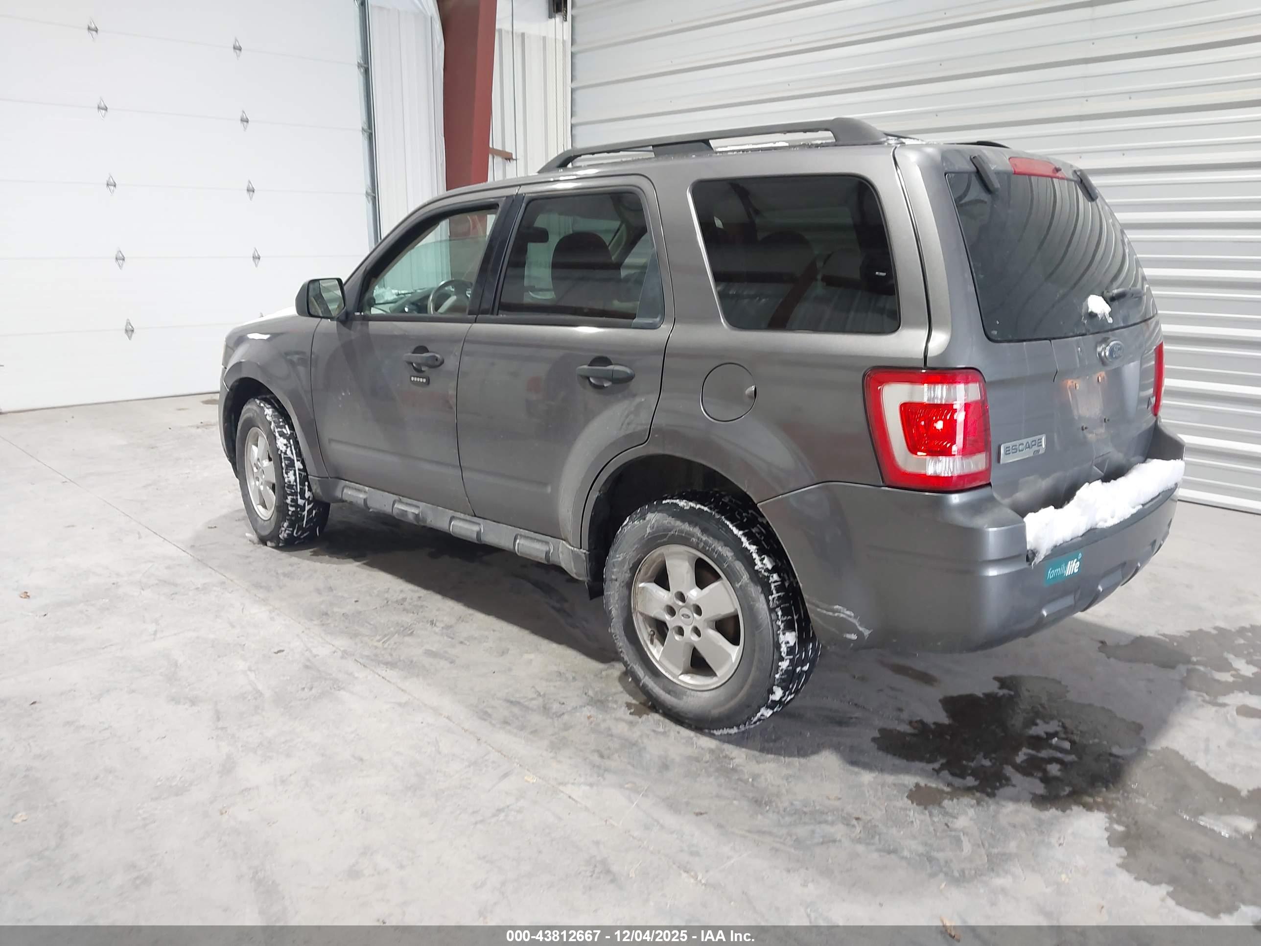 FORD ESCAPE image 3