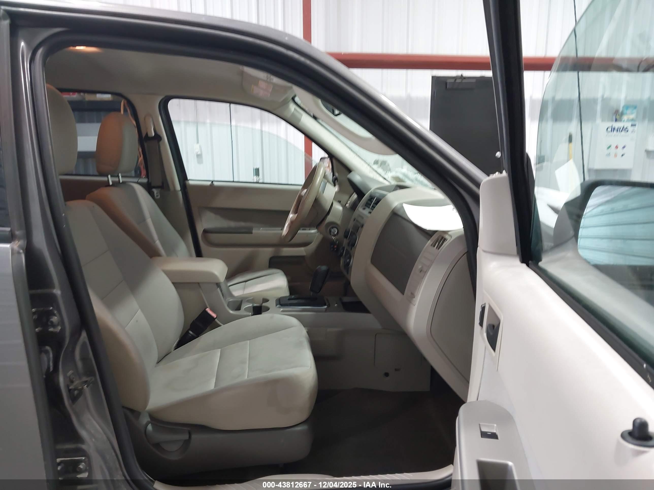 FORD ESCAPE image 5