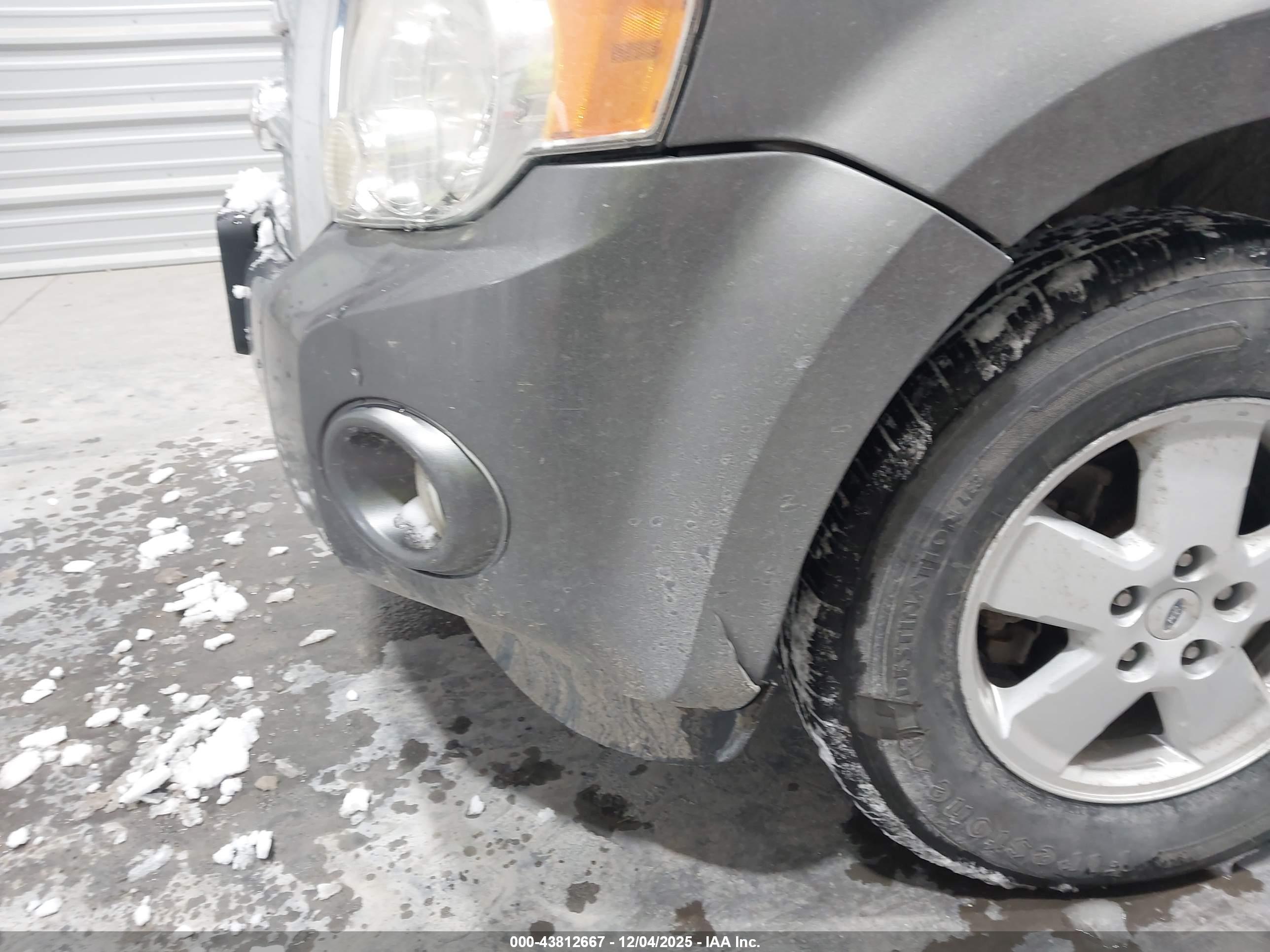 FORD ESCAPE image 6