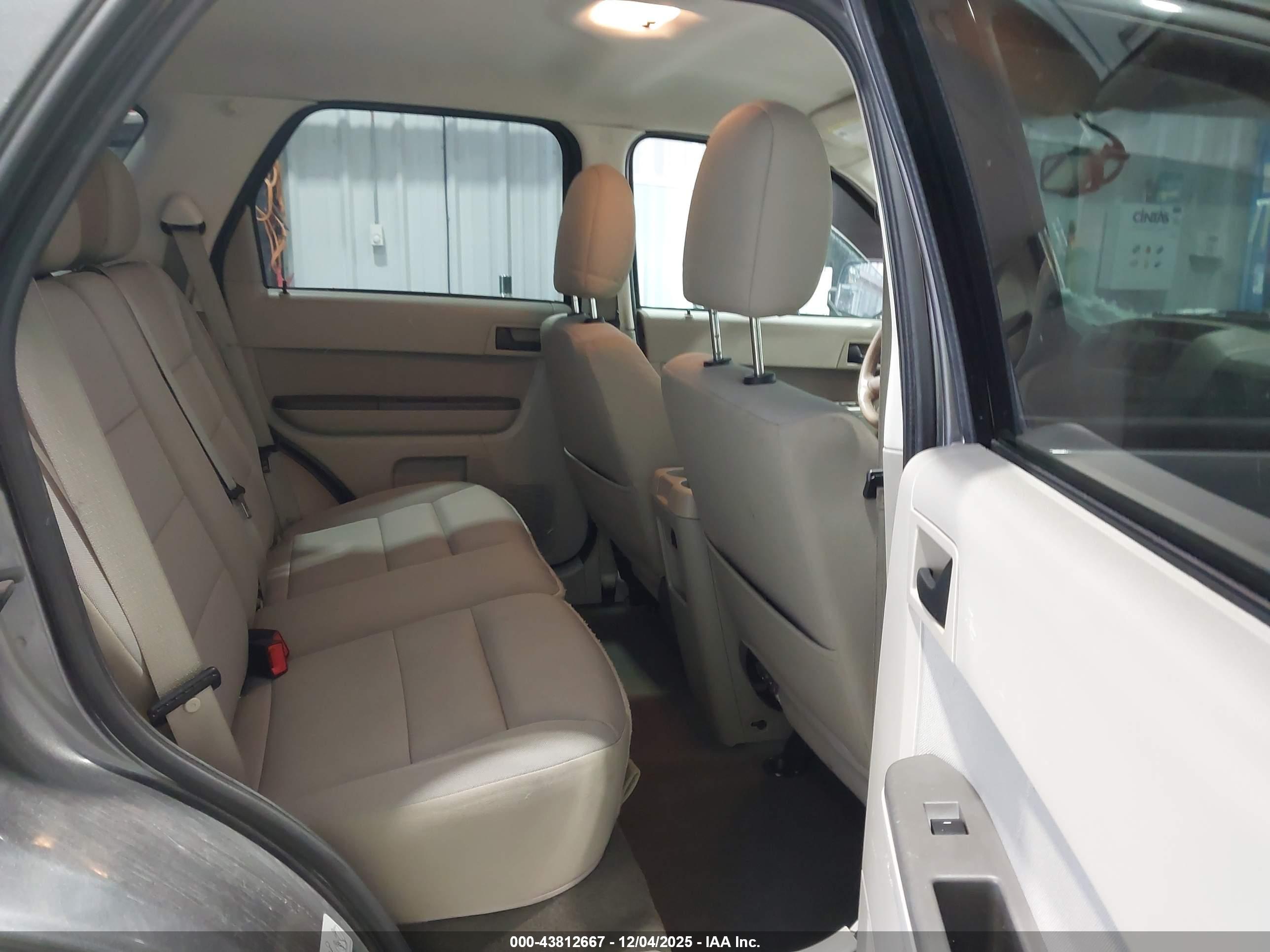FORD ESCAPE image 8