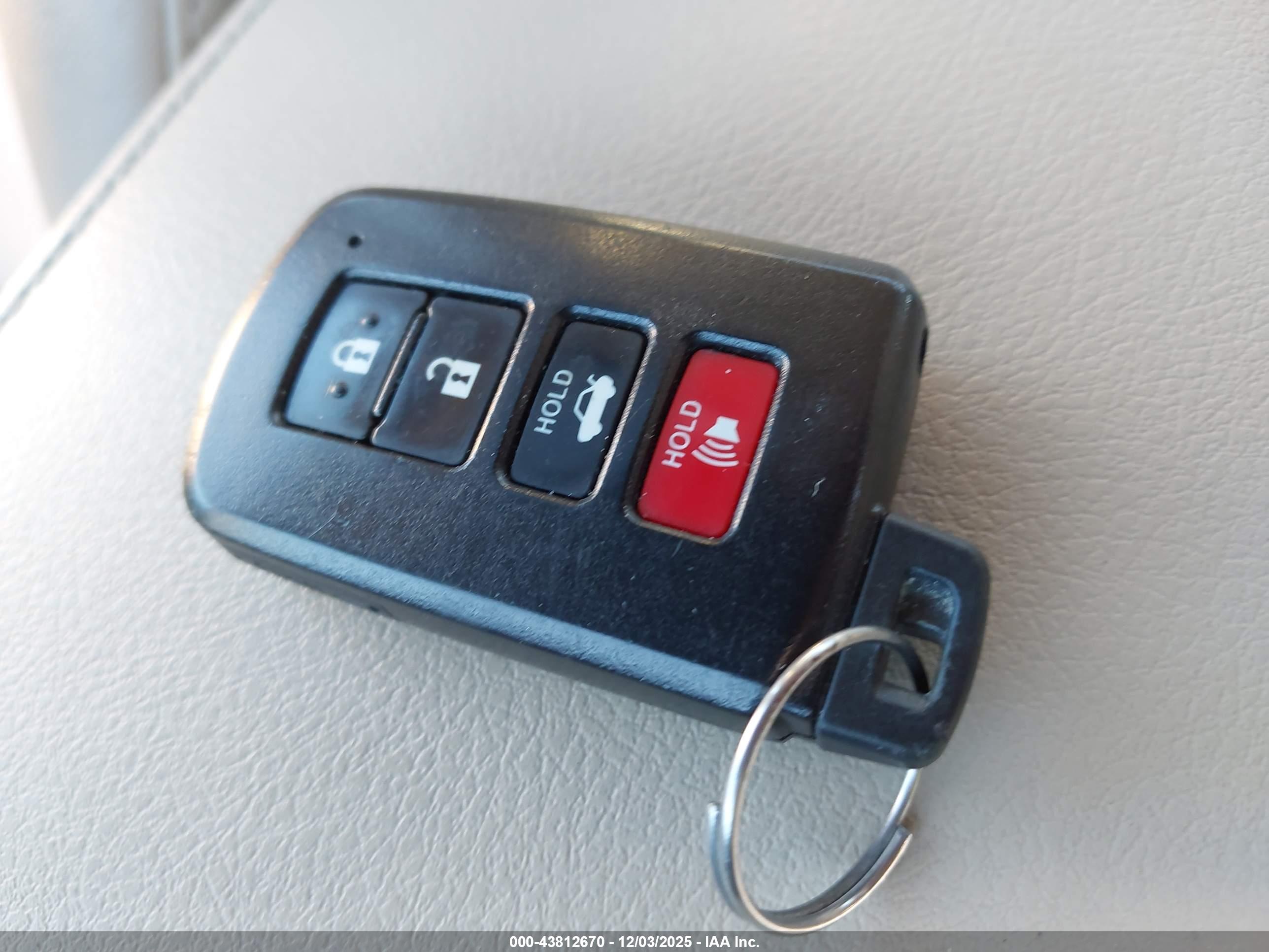 TOYOTA CAMRY image 11