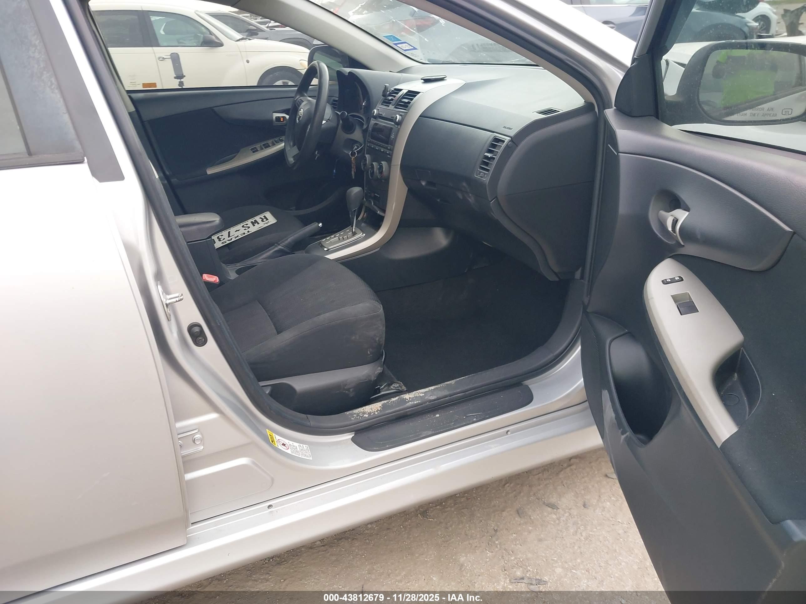 TOYOTA COROLLA image 5