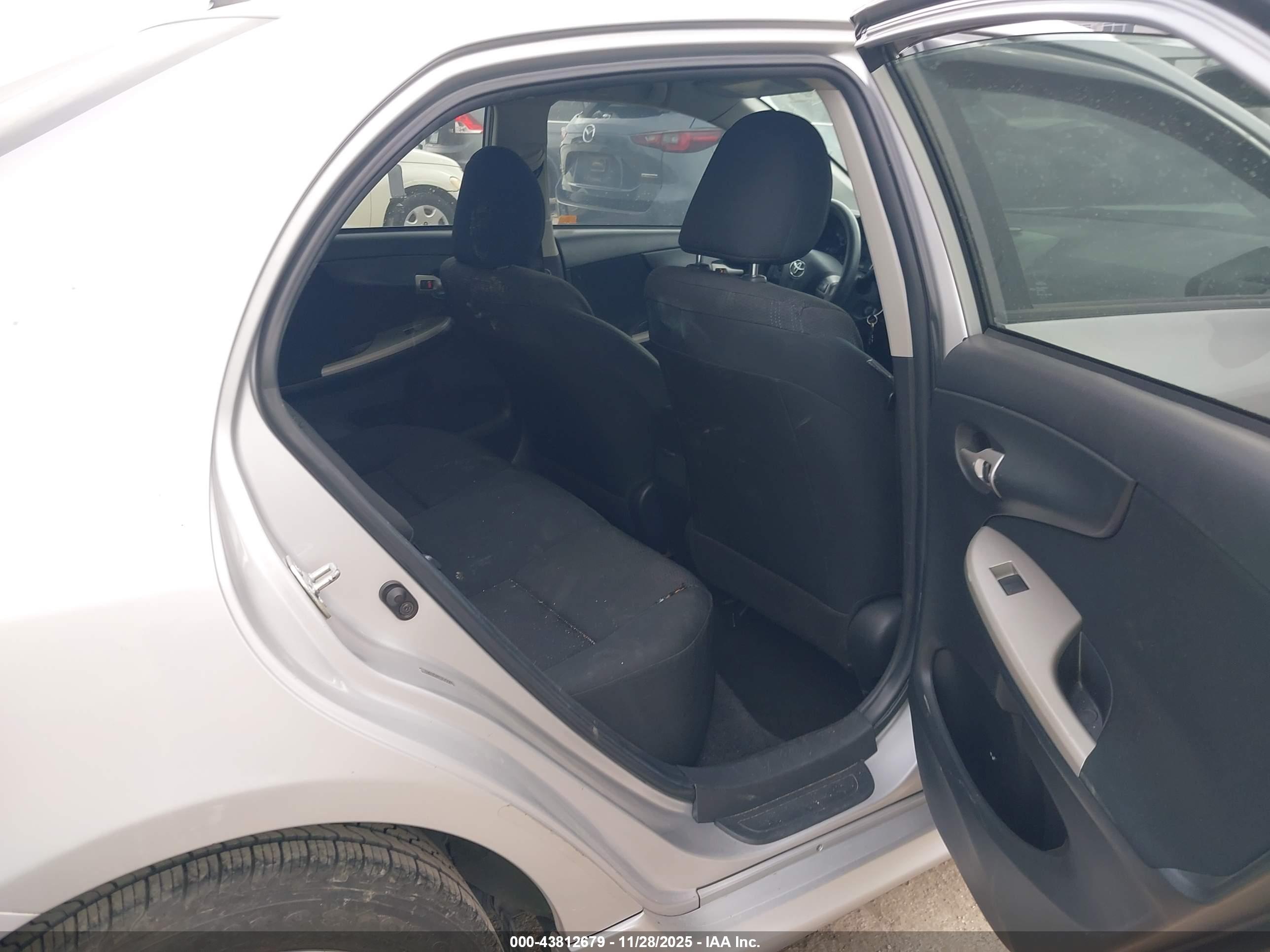 TOYOTA COROLLA image 8