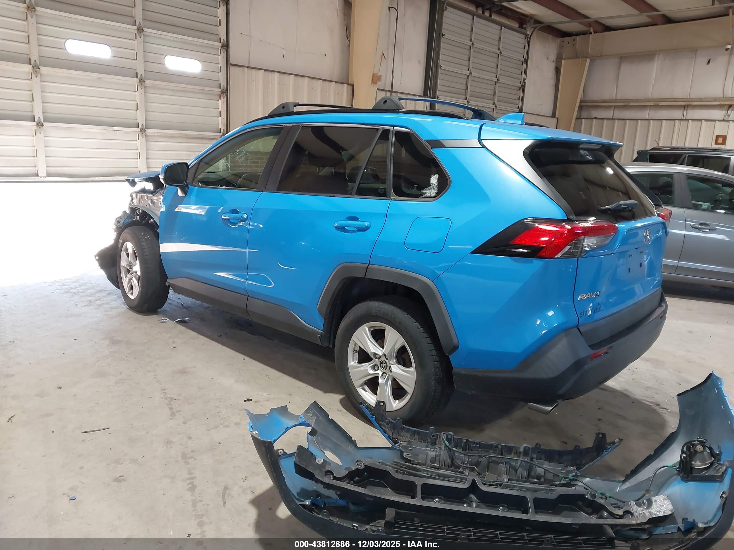 TOYOTA RAV4 image 3