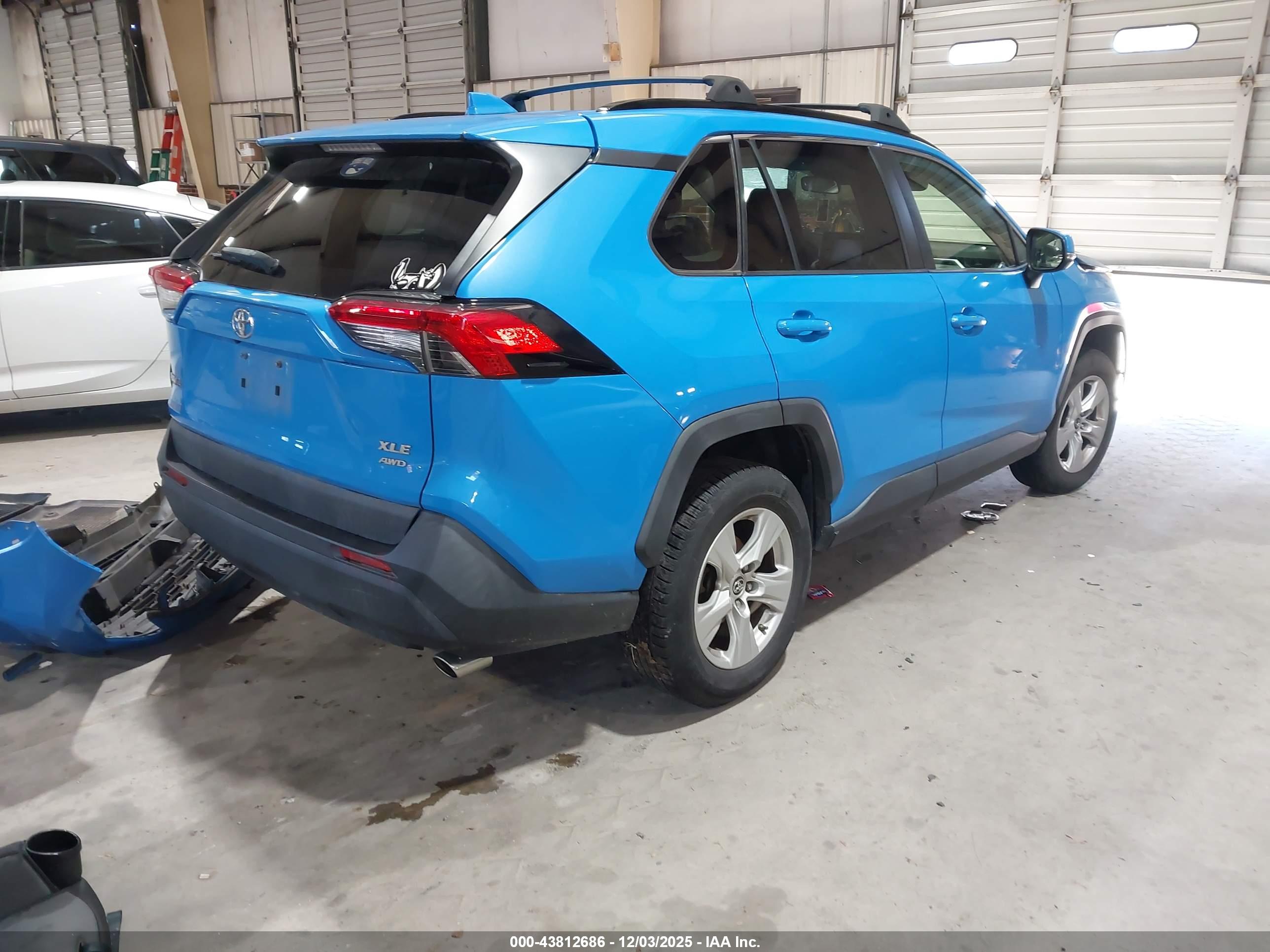 TOYOTA RAV4 image 4