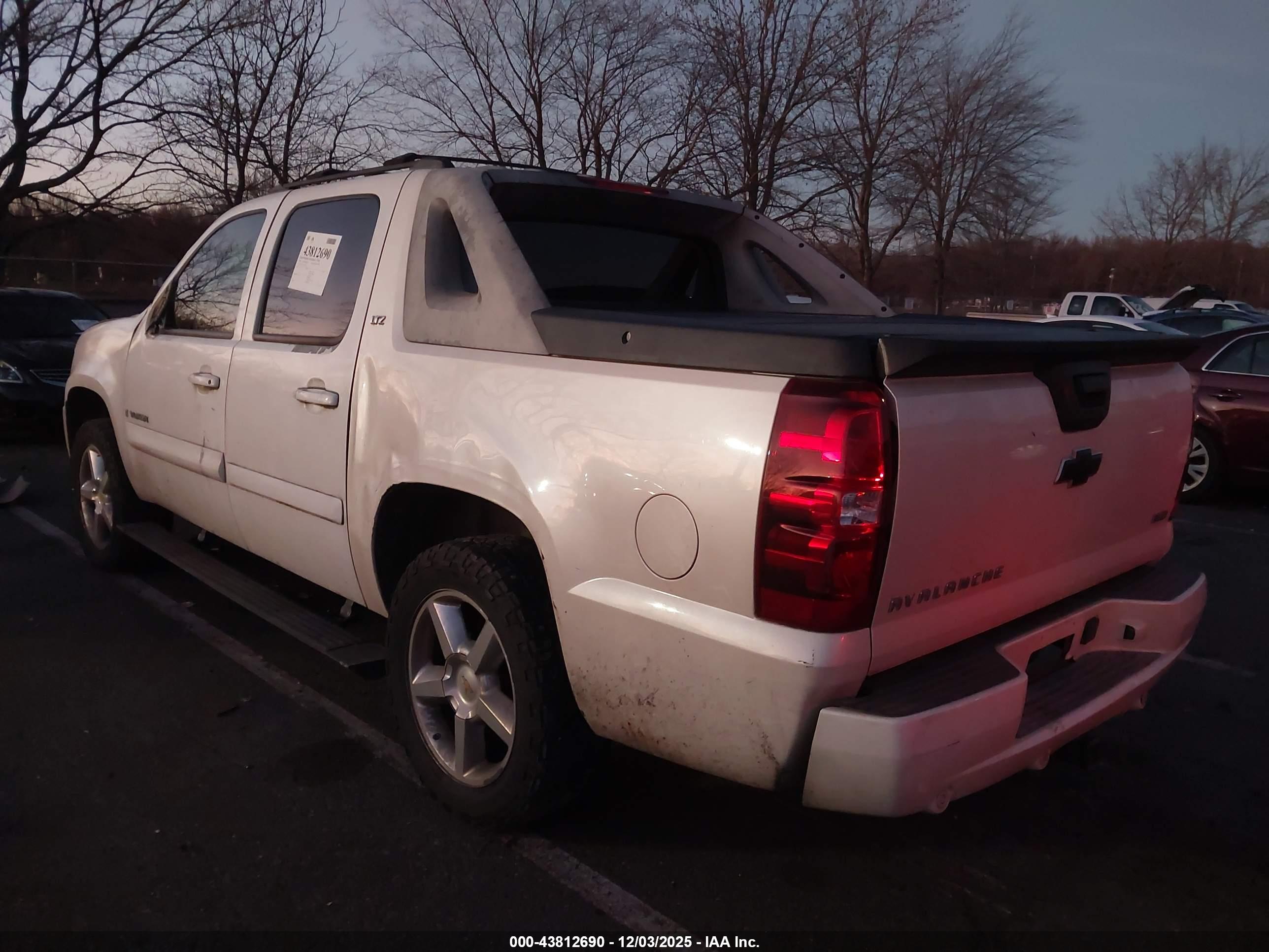 CHEVROLET AVALANCHE image 3