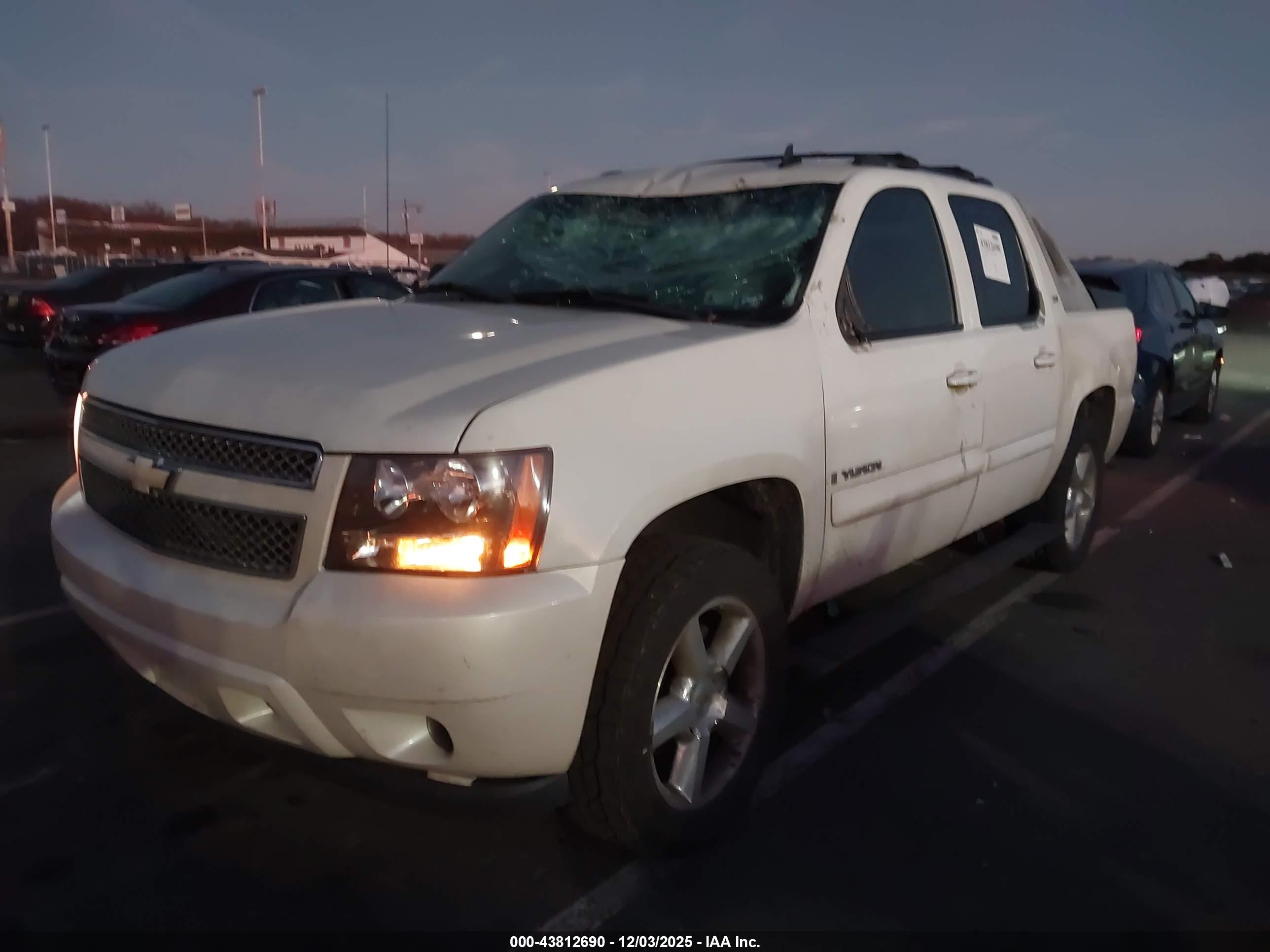 CHEVROLET AVALANCHE image 6