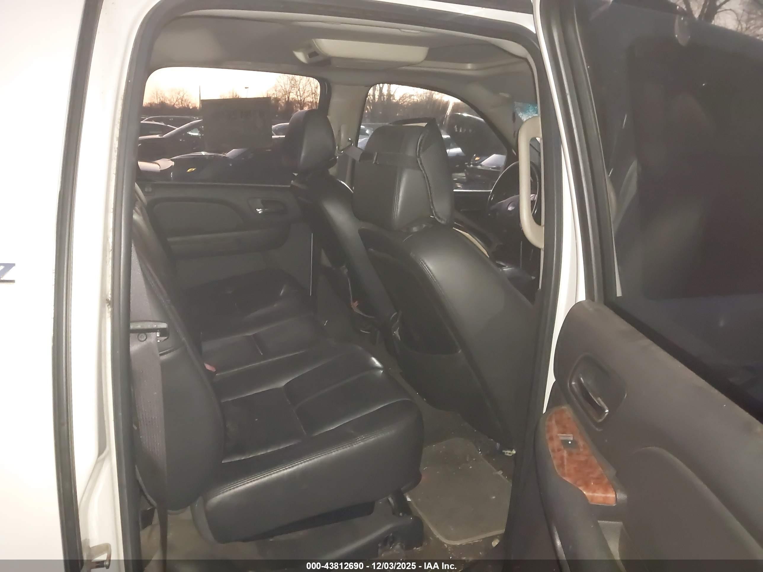 CHEVROLET AVALANCHE image 8