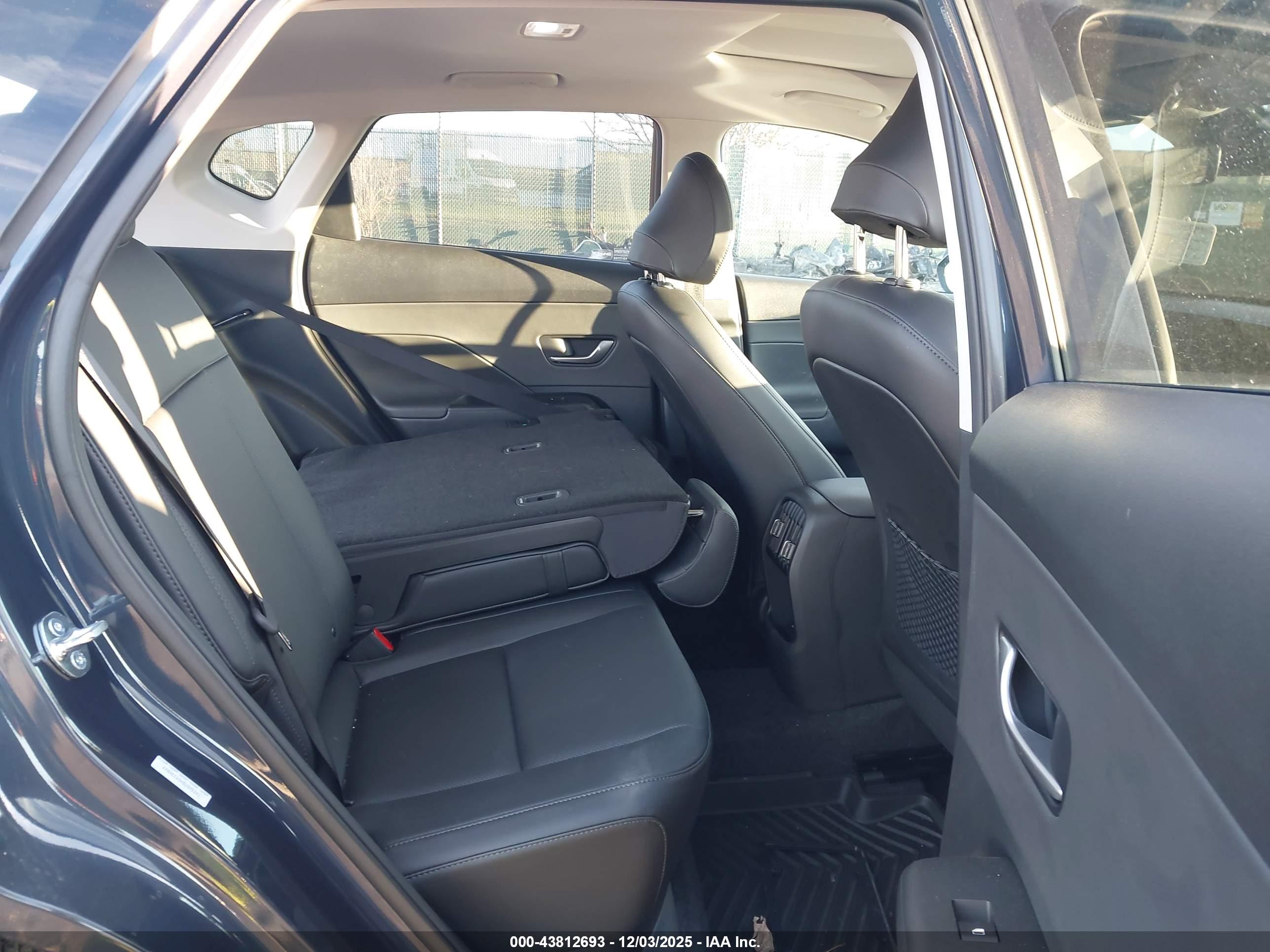 HYUNDAI KONA image 8