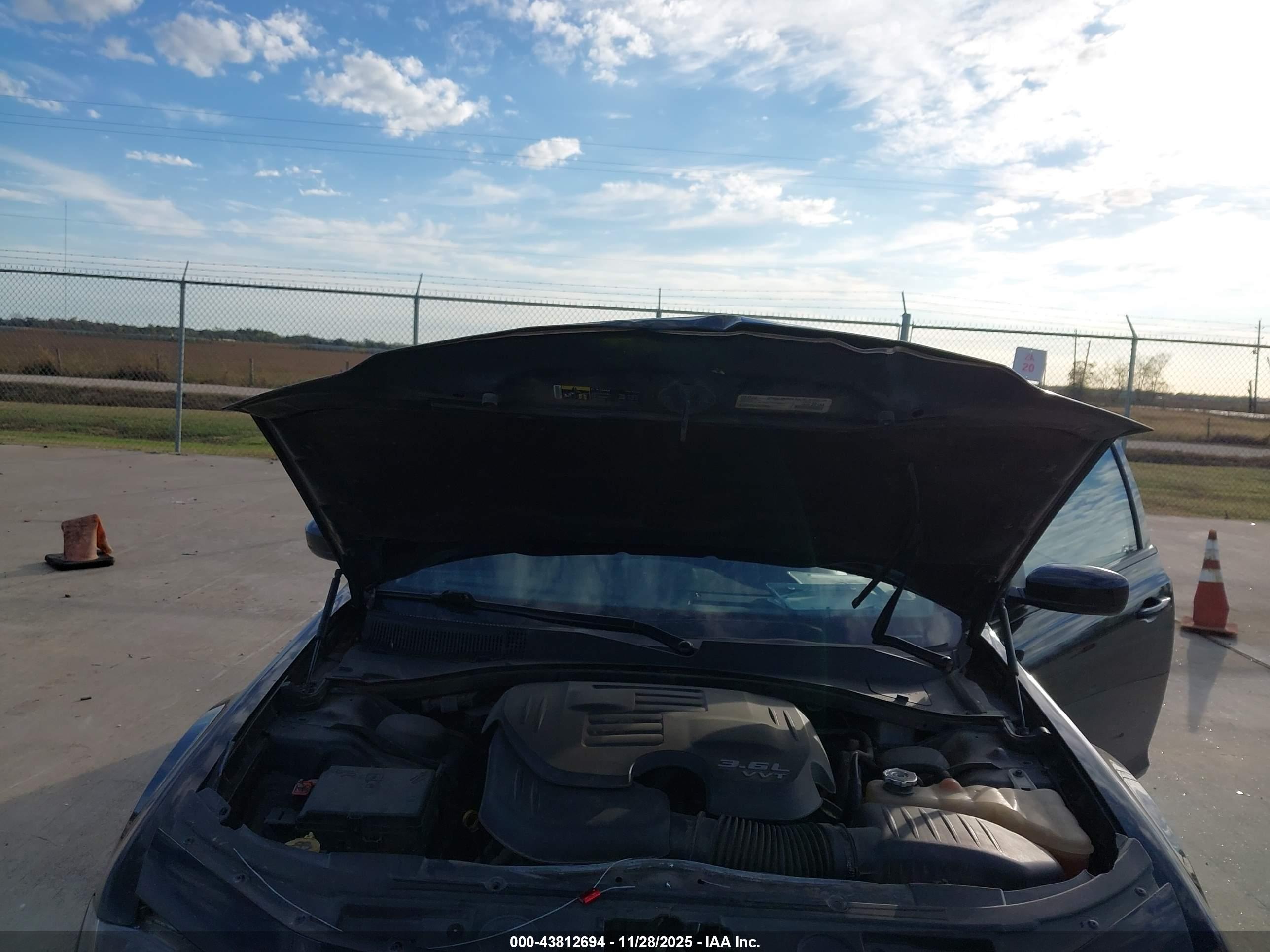 CHRYSLER 300 image 10