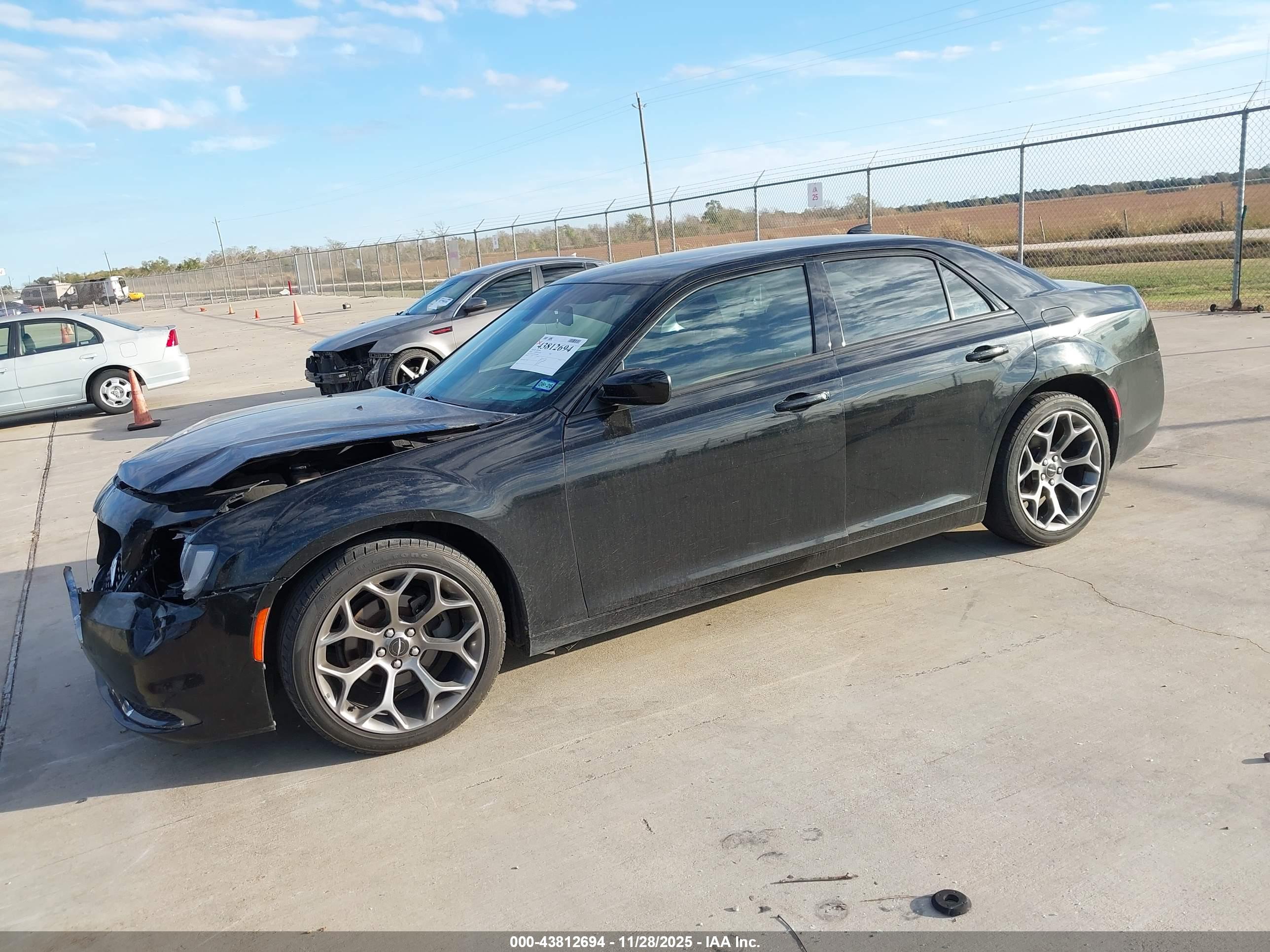 CHRYSLER 300 image 2