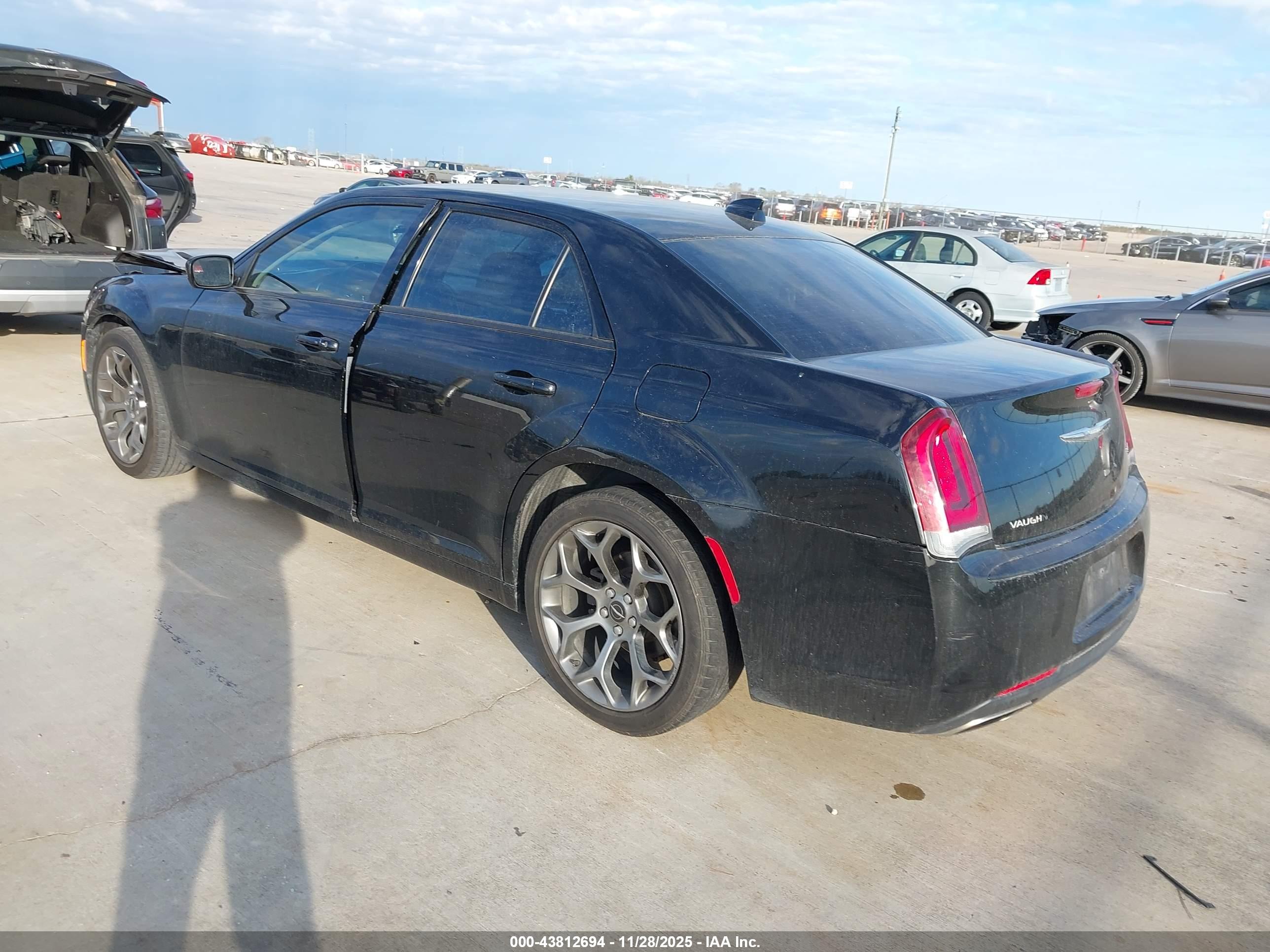 CHRYSLER 300 image 3