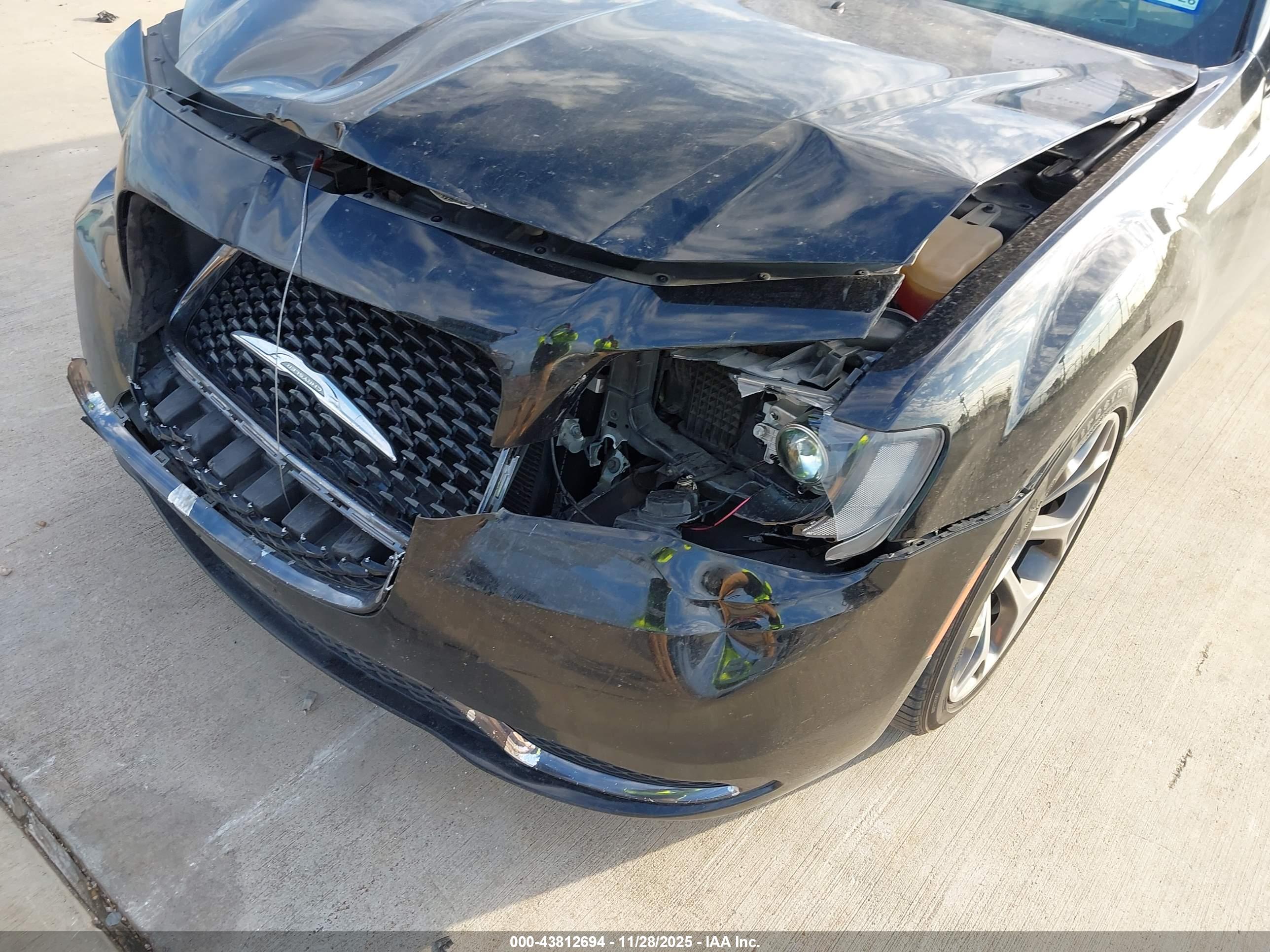 CHRYSLER 300 image 6