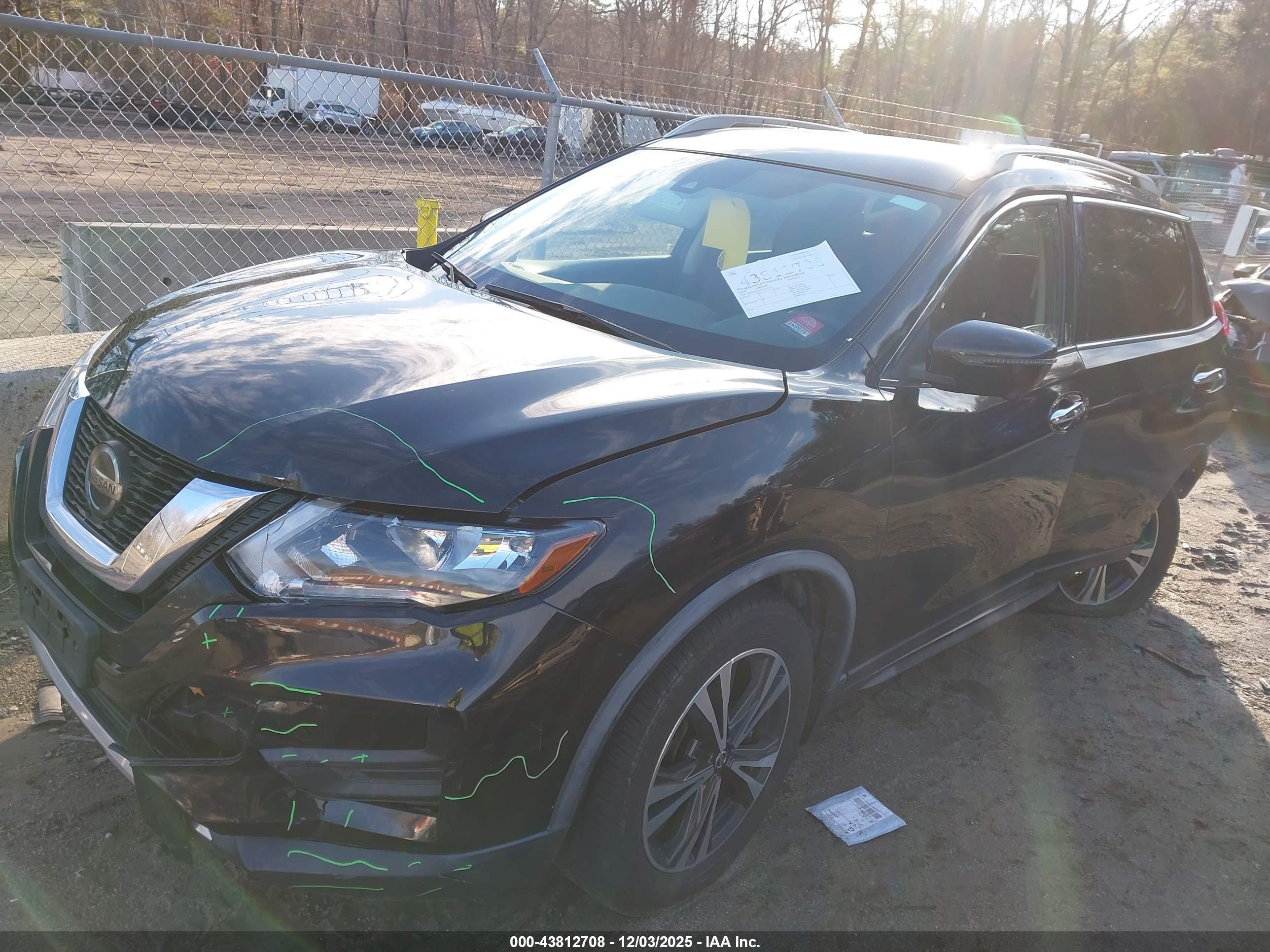 NISSAN ROGUE image 2