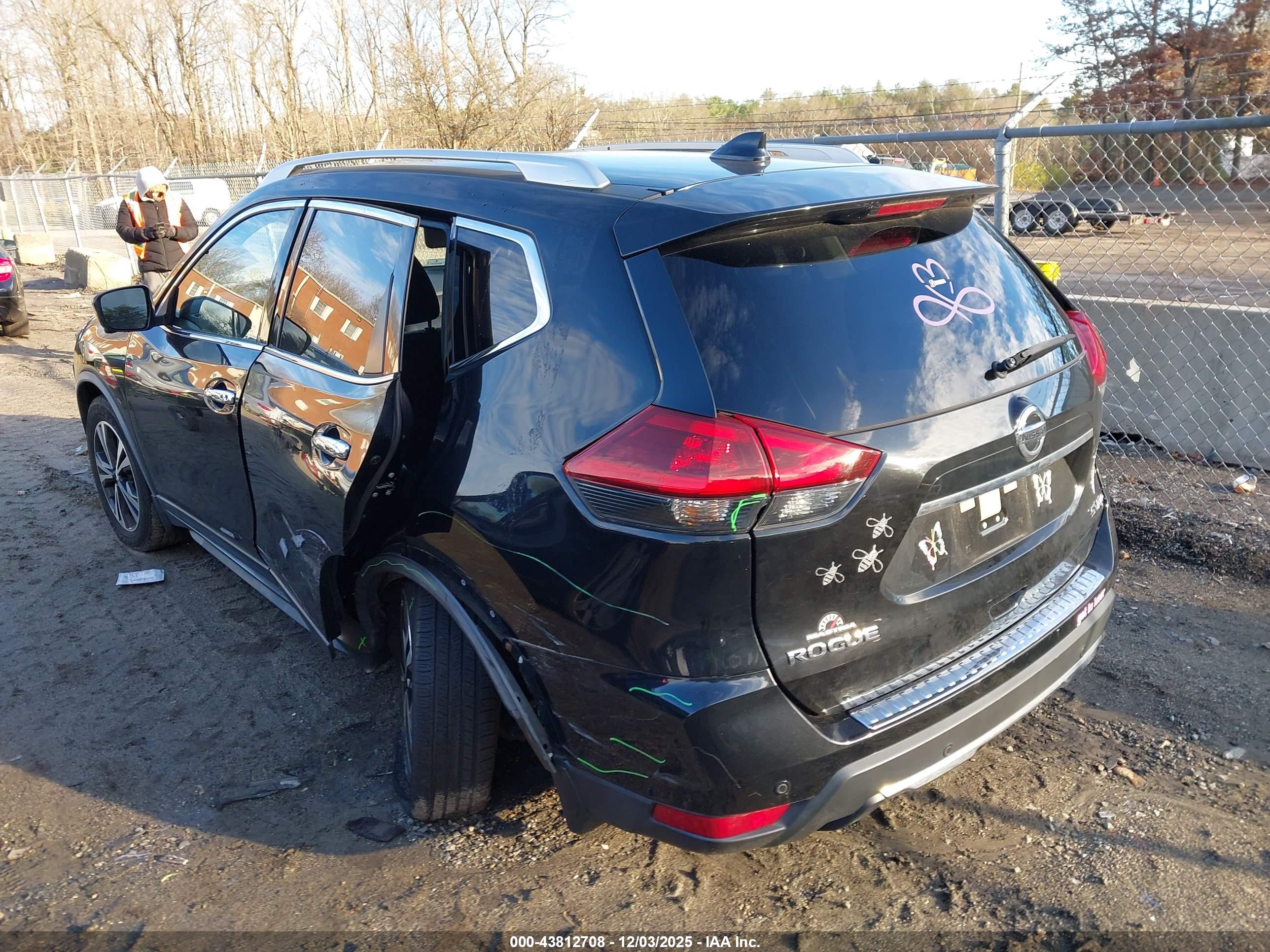 NISSAN ROGUE image 3