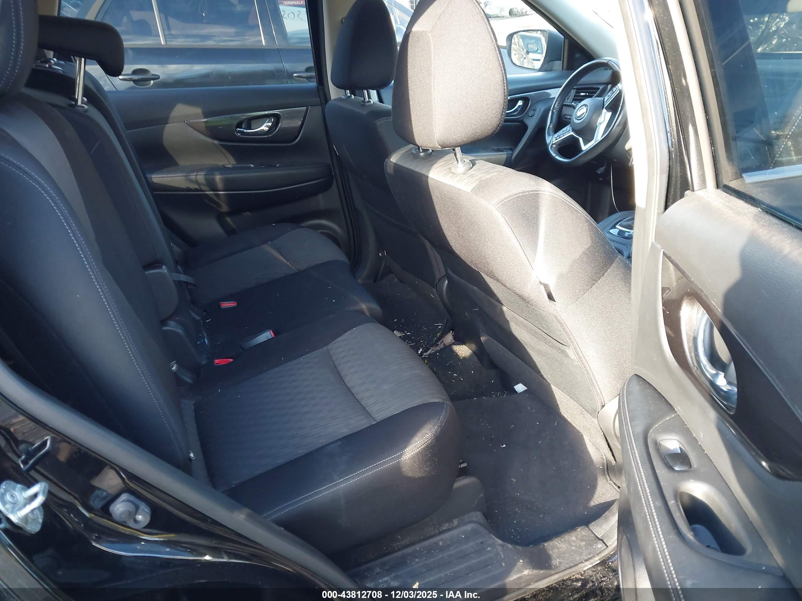 NISSAN ROGUE image 8