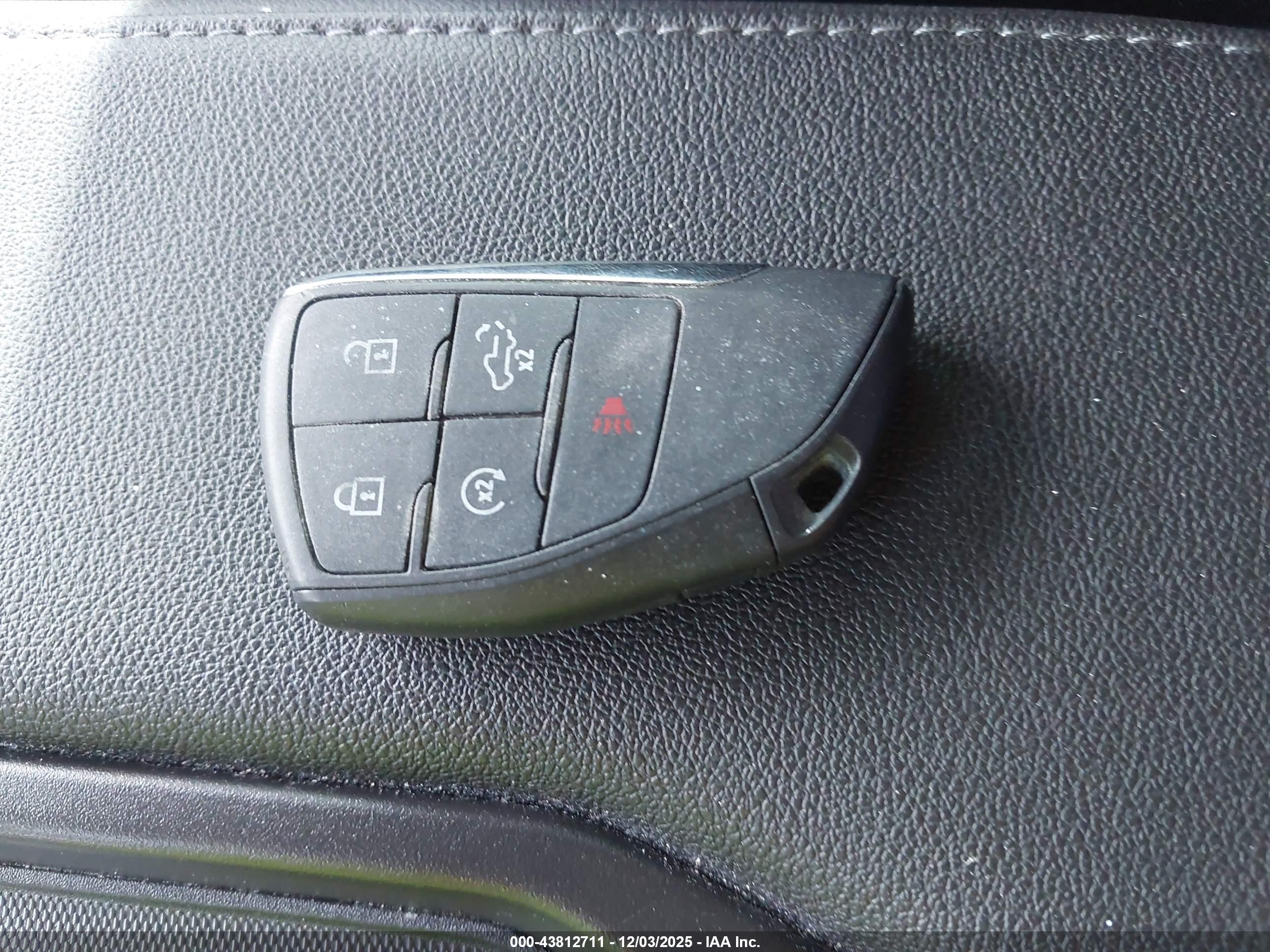 CHEVROLET SILVERADO image 11