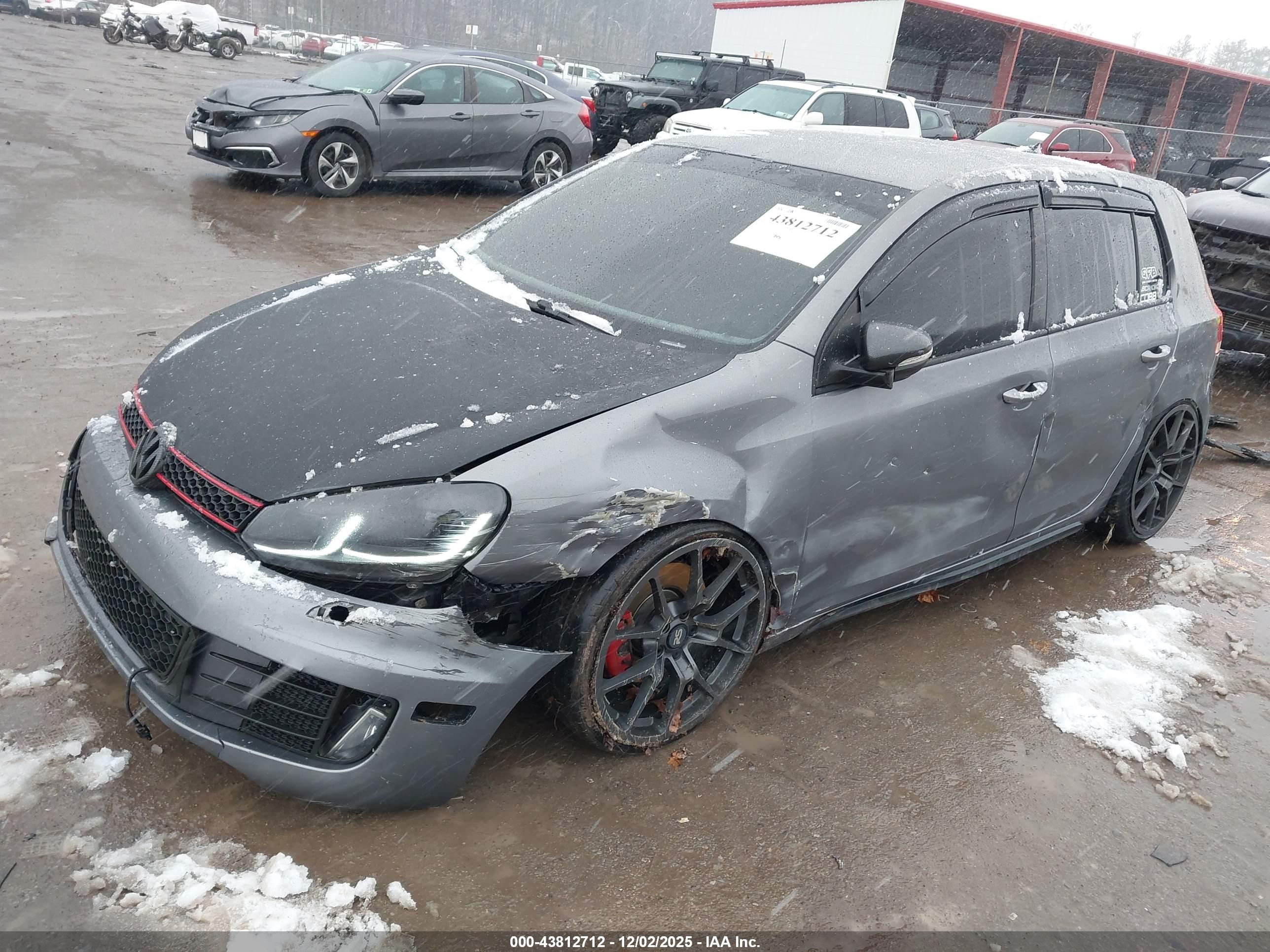 VOLKSWAGEN GTI image 2
