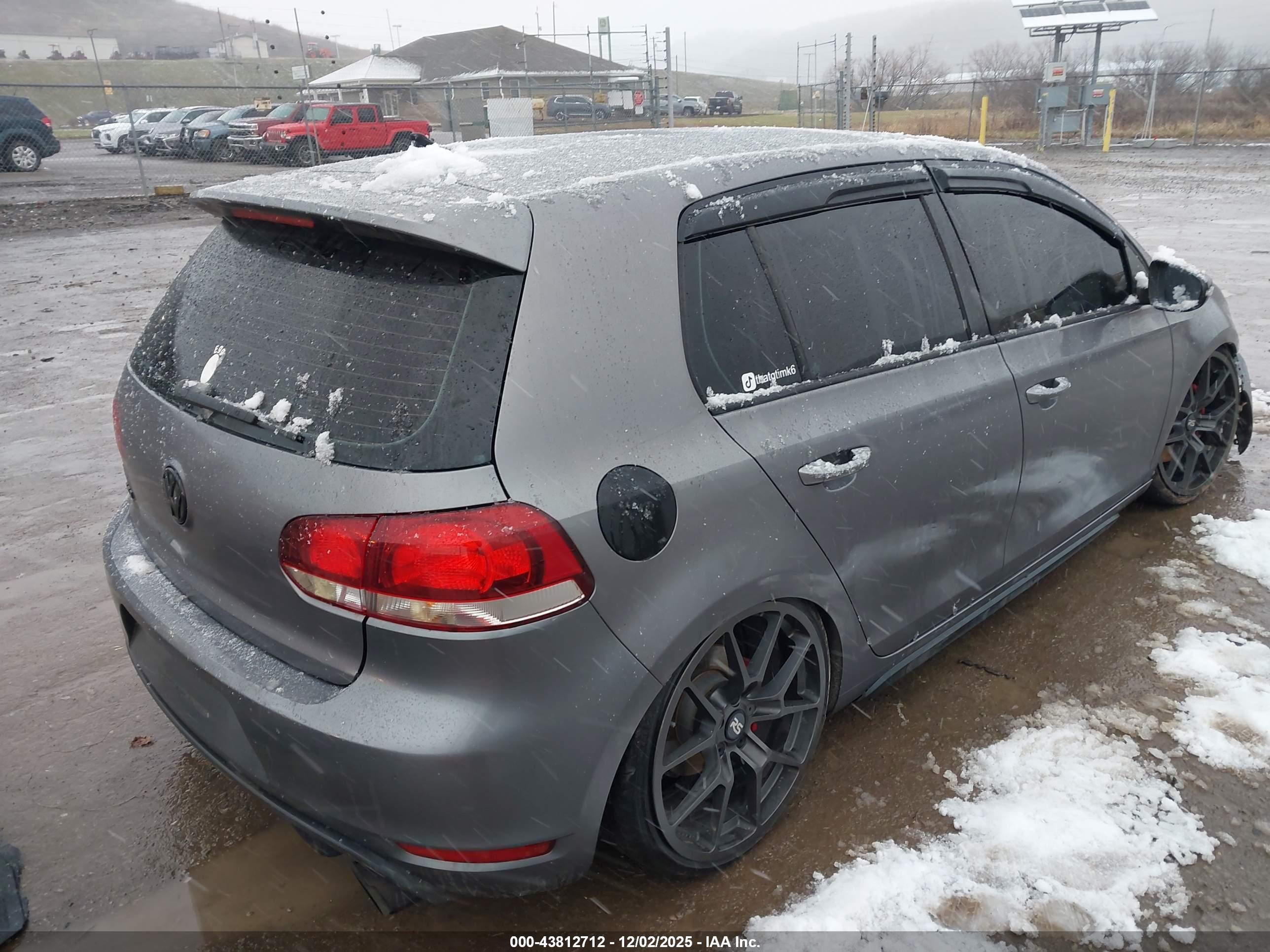 VOLKSWAGEN GTI image 4