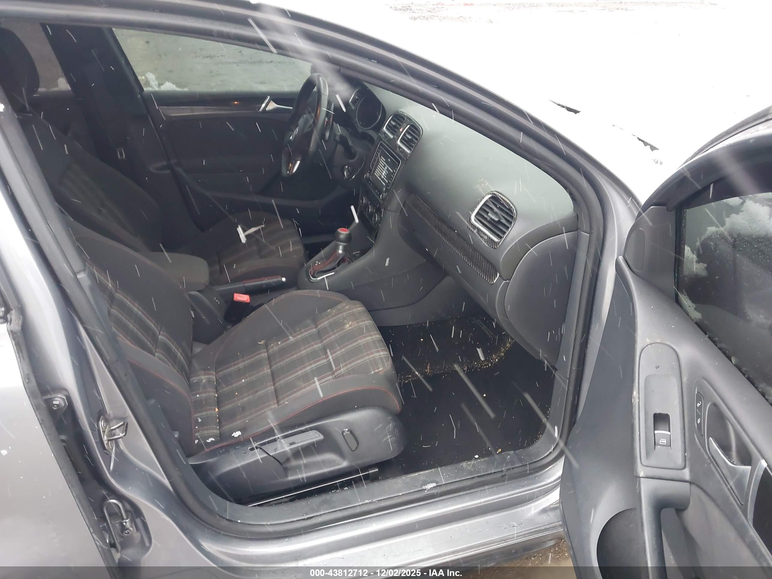 VOLKSWAGEN GTI image 5