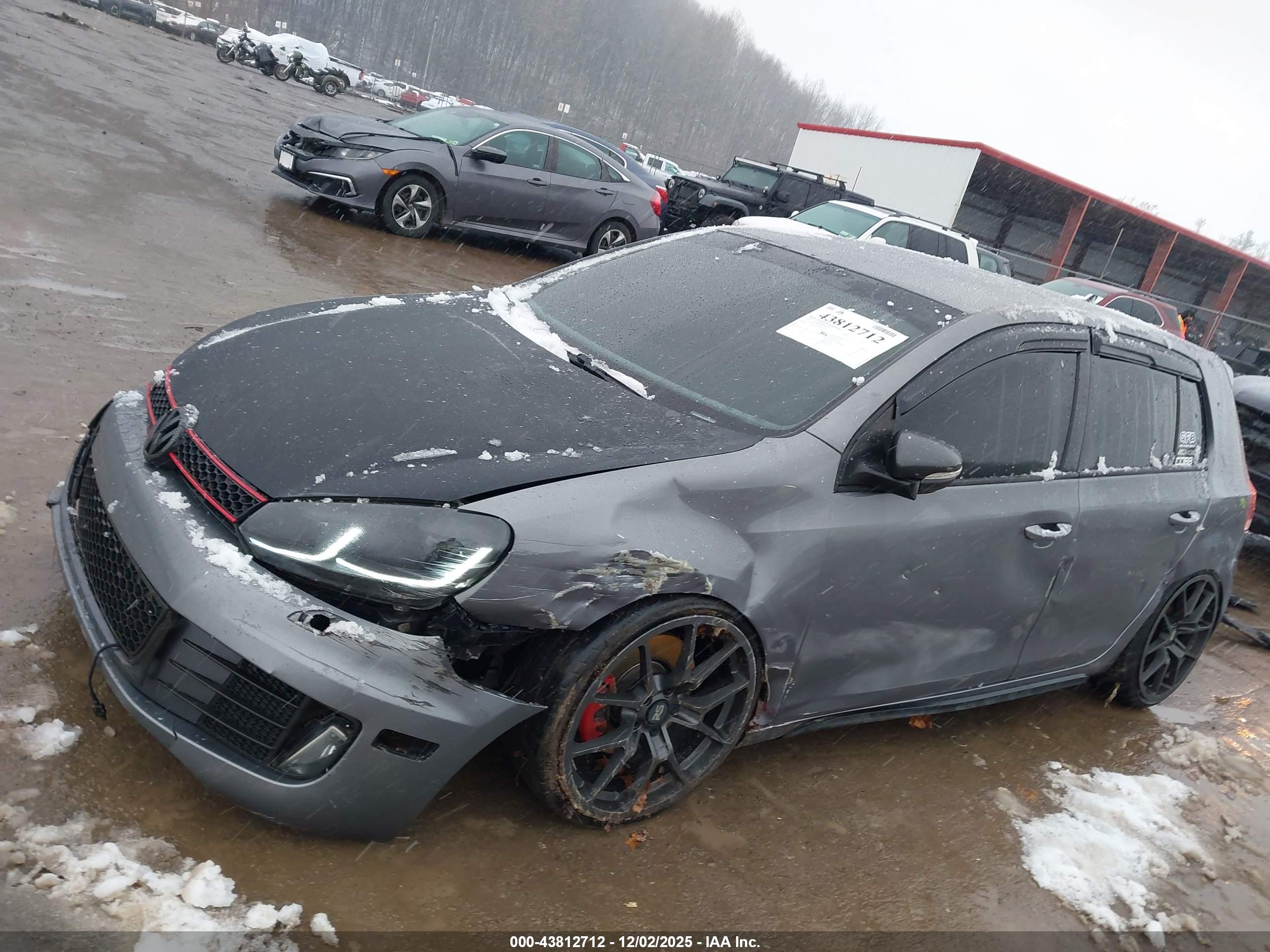 VOLKSWAGEN GTI image 6