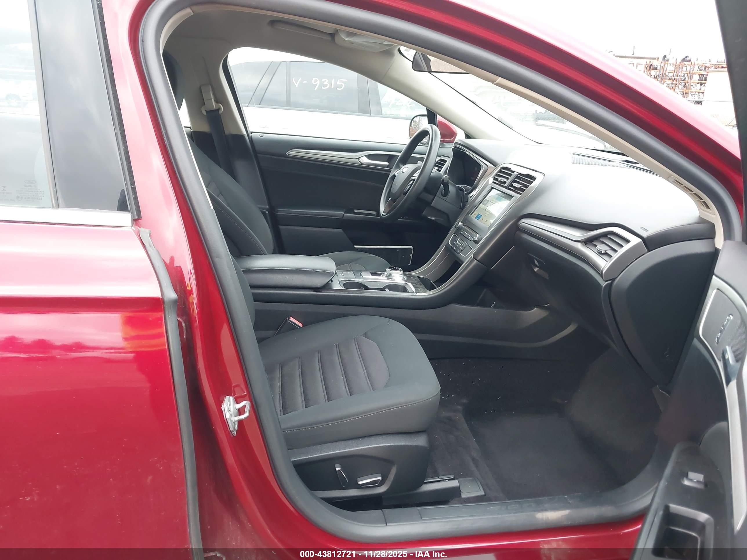 FORD FUSION image 5
