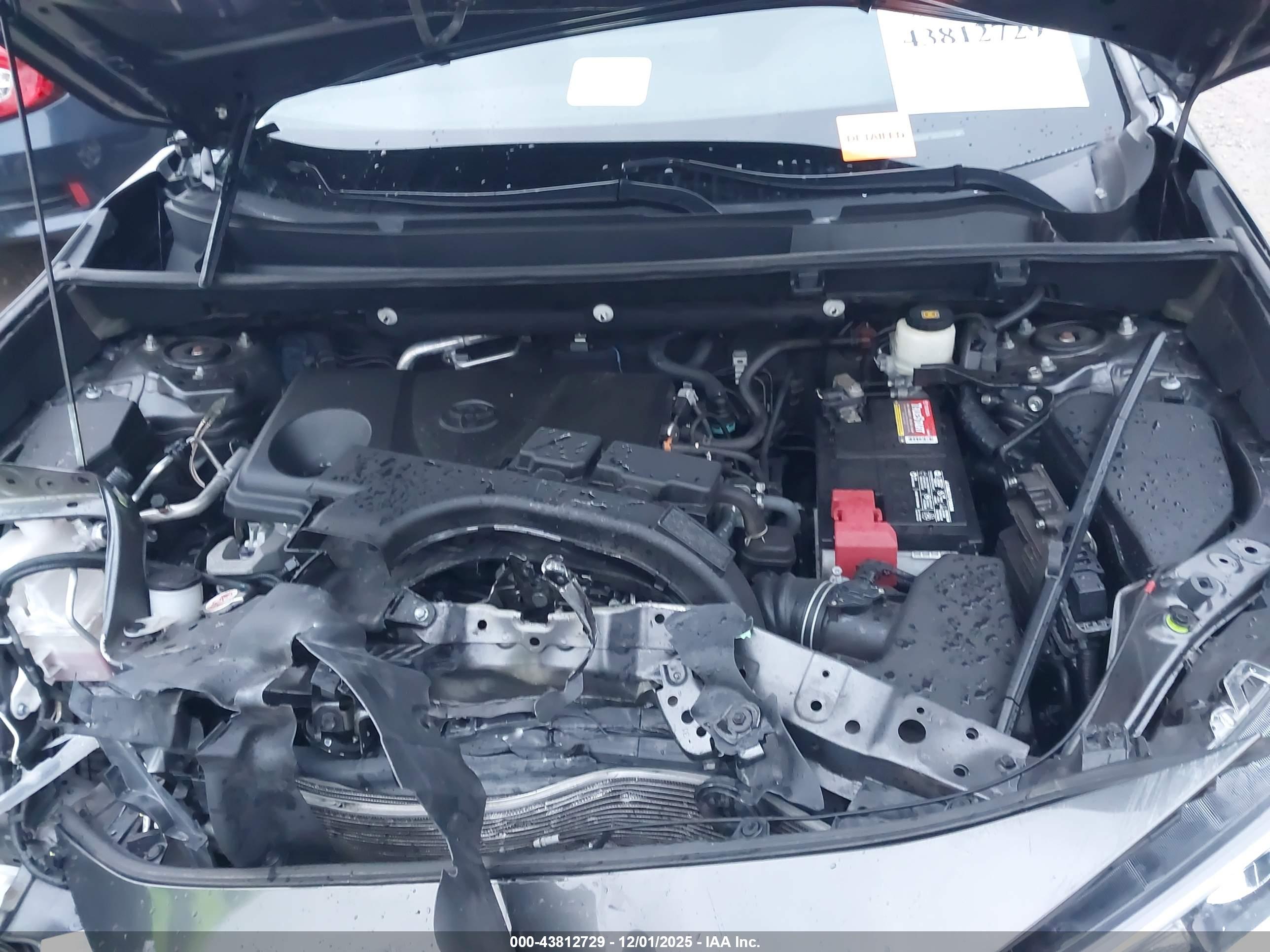 TOYOTA RAV4 image 10