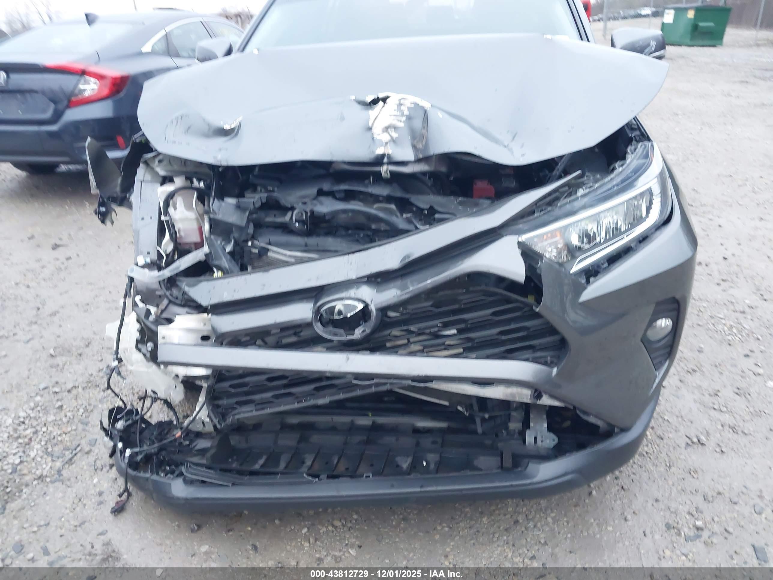 TOYOTA RAV4 image 6