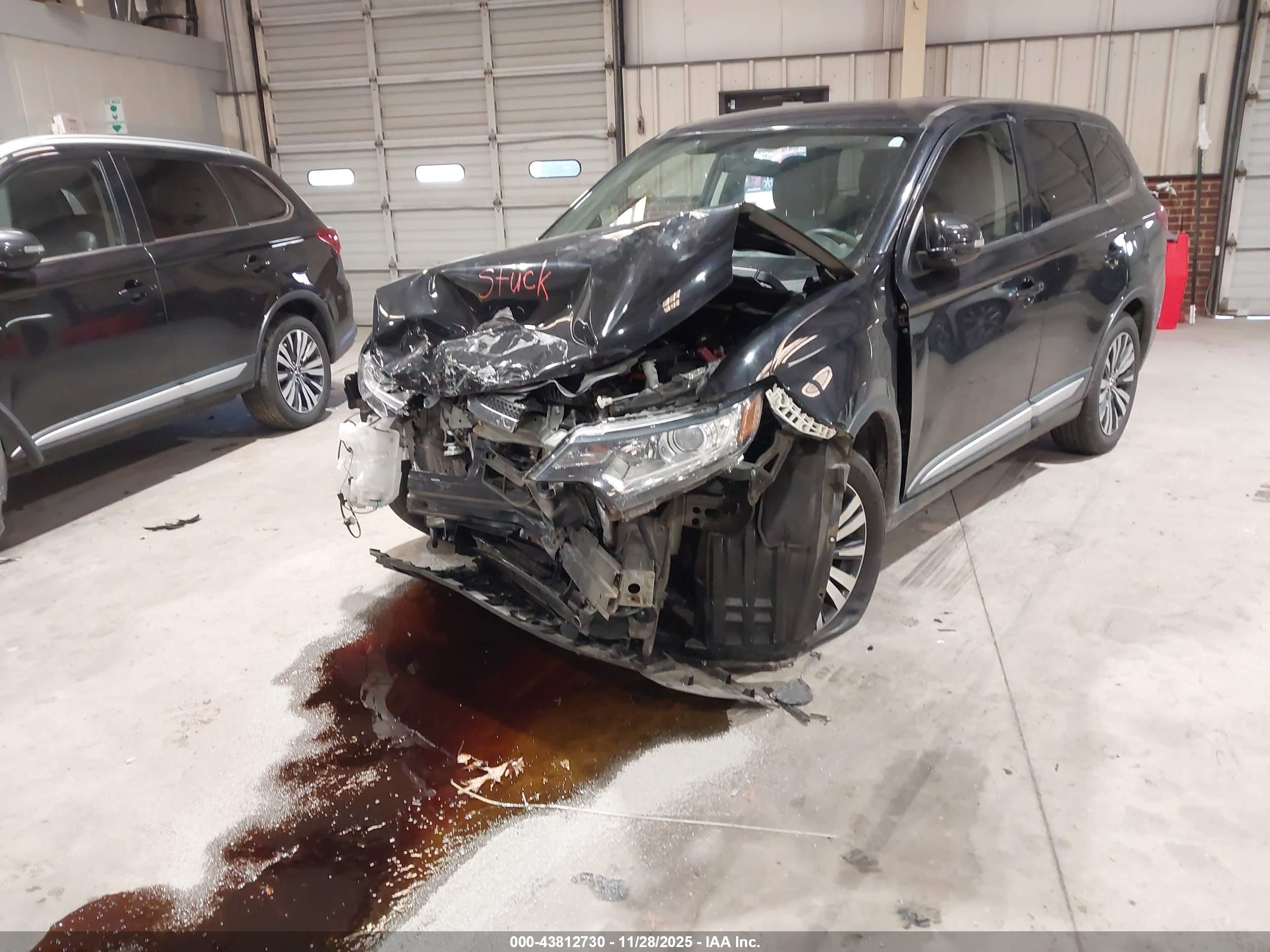 MITSUBISHI OUTLANDER image 2