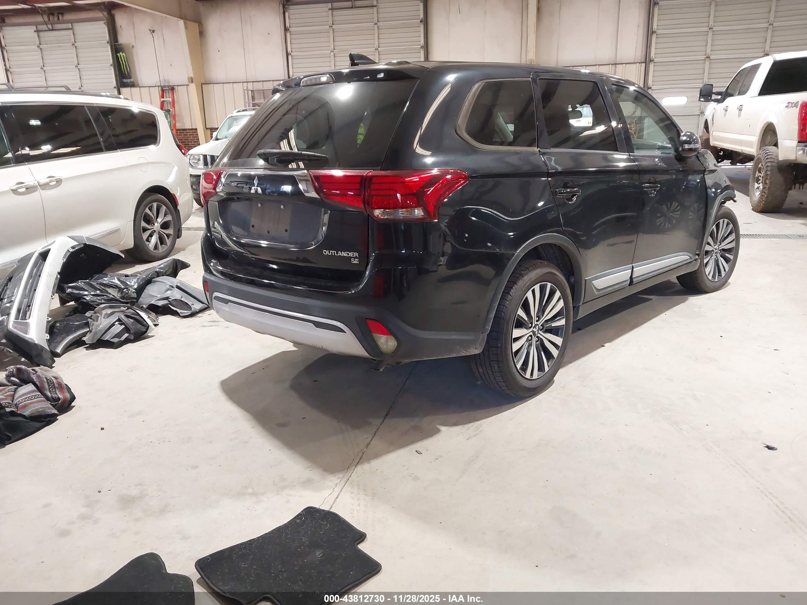 MITSUBISHI OUTLANDER image 4