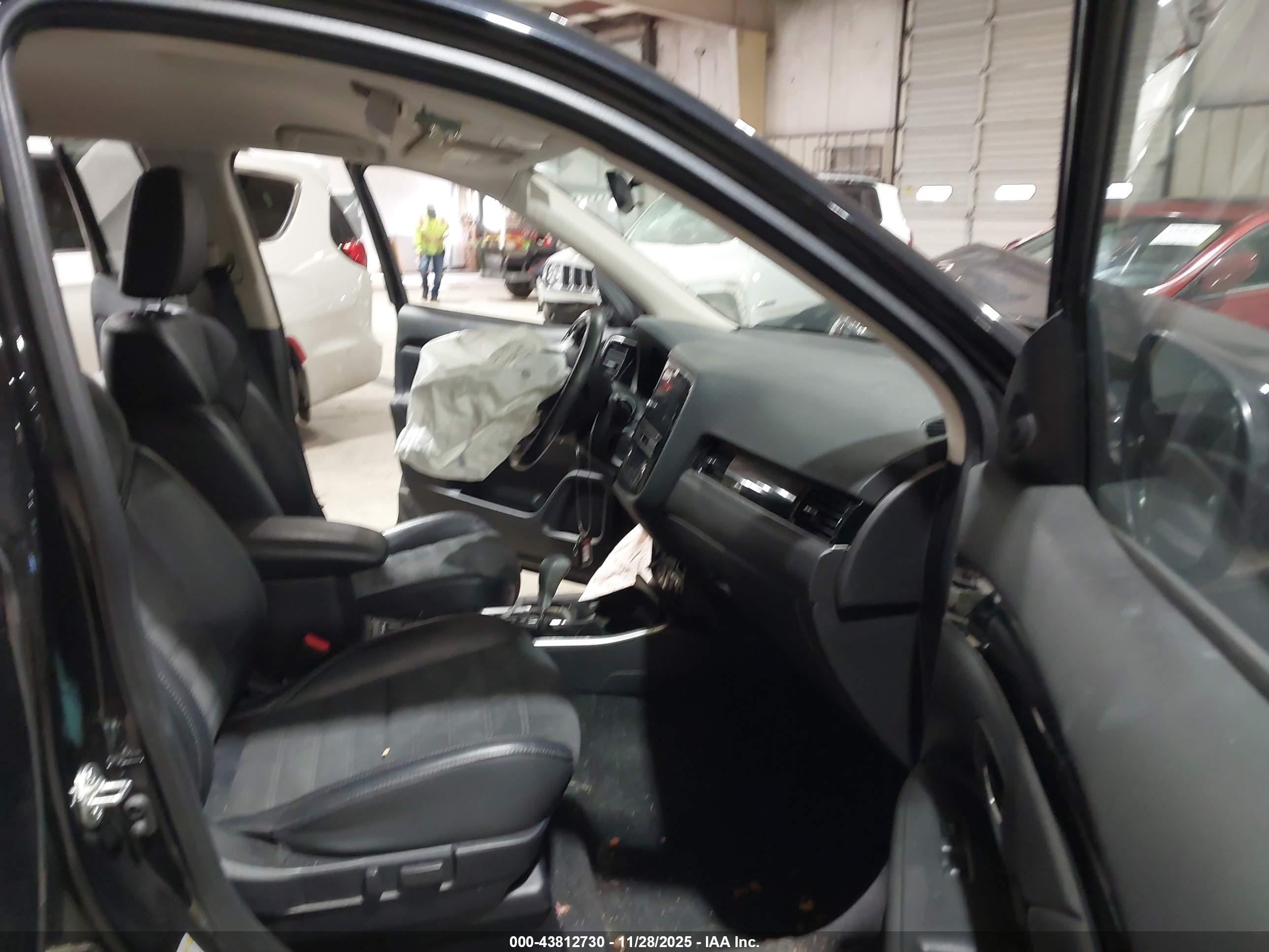 MITSUBISHI OUTLANDER image 5