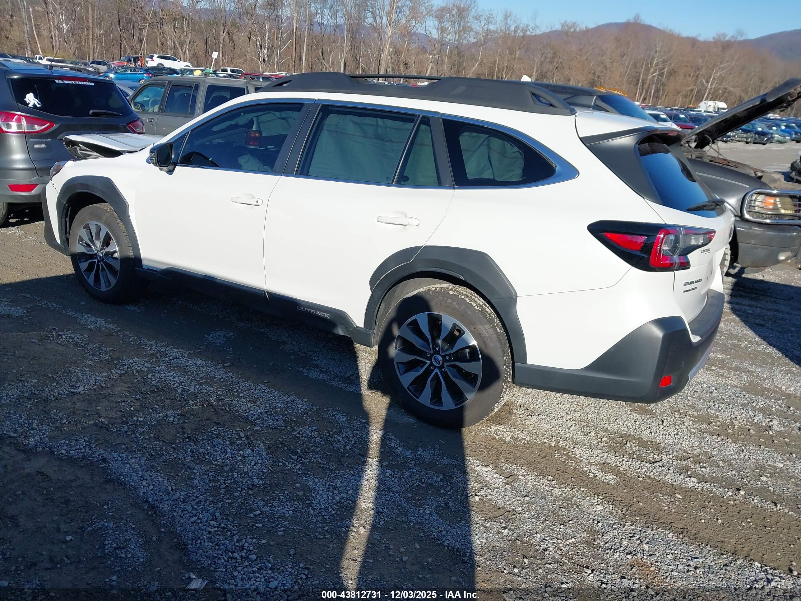 SUBARU OUTBACK image 3