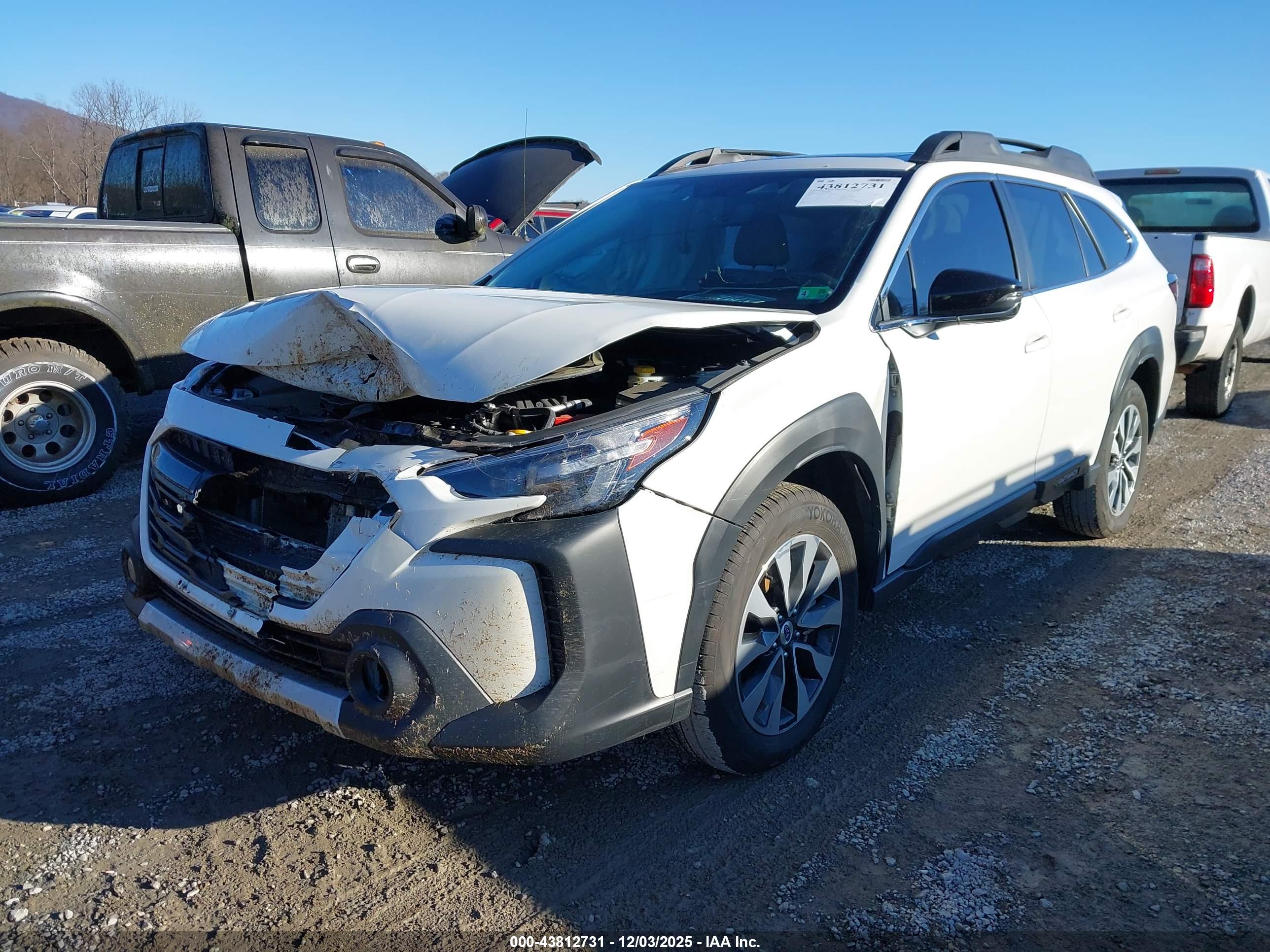 SUBARU OUTBACK image 6