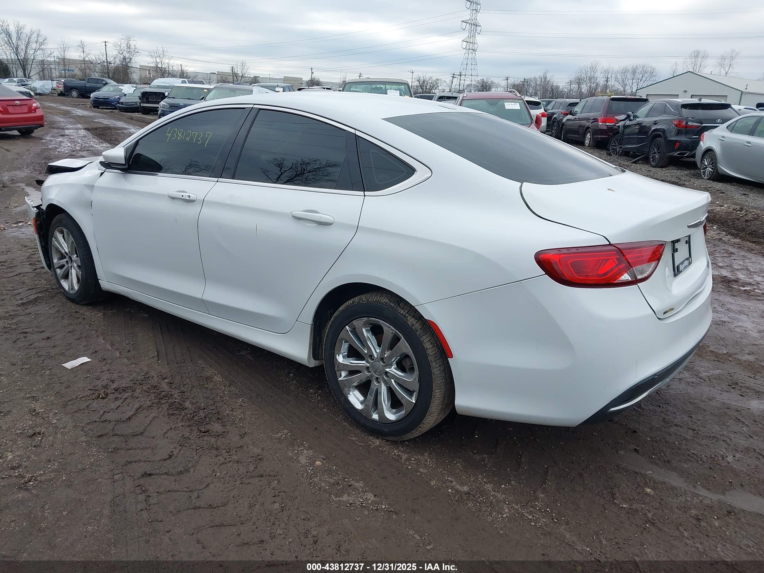 CHRYSLER 200 image 3