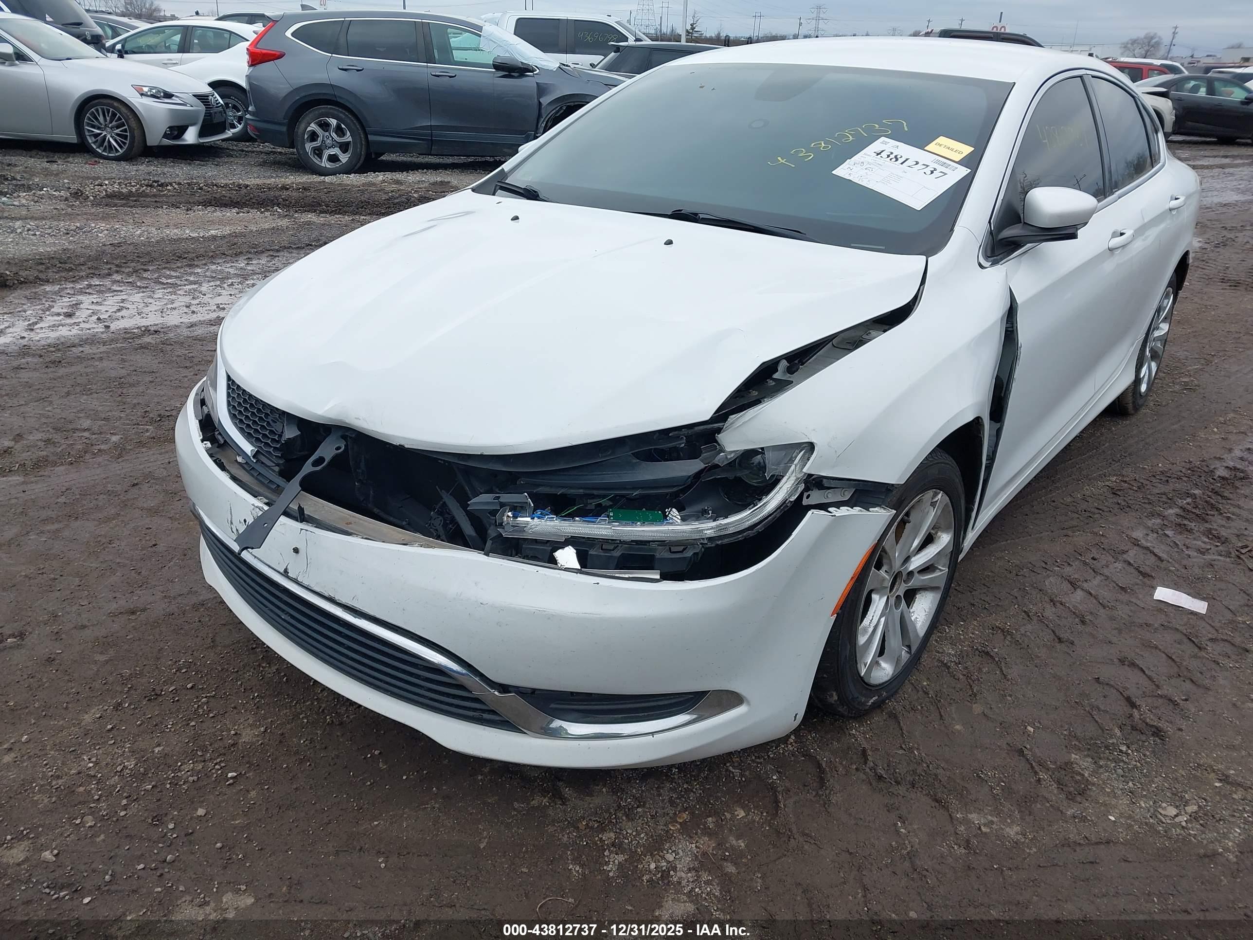 CHRYSLER 200 image 6