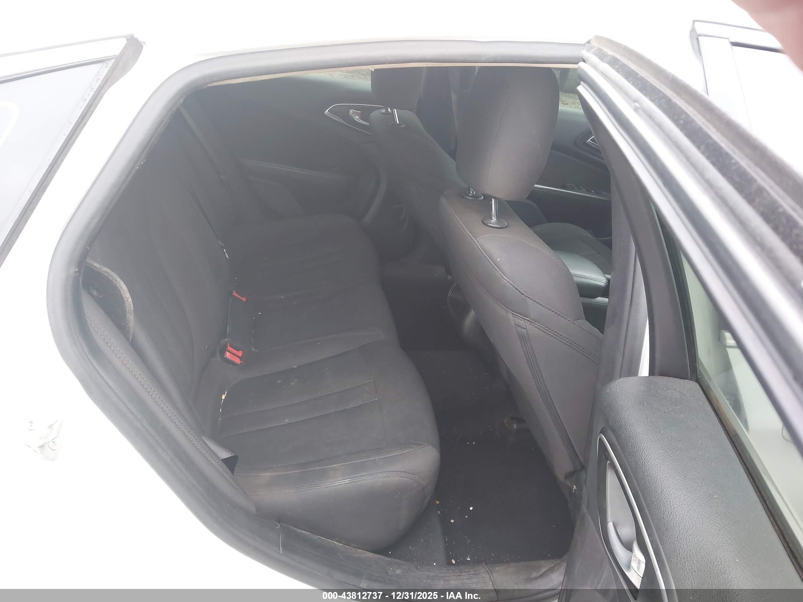 CHRYSLER 200 image 8