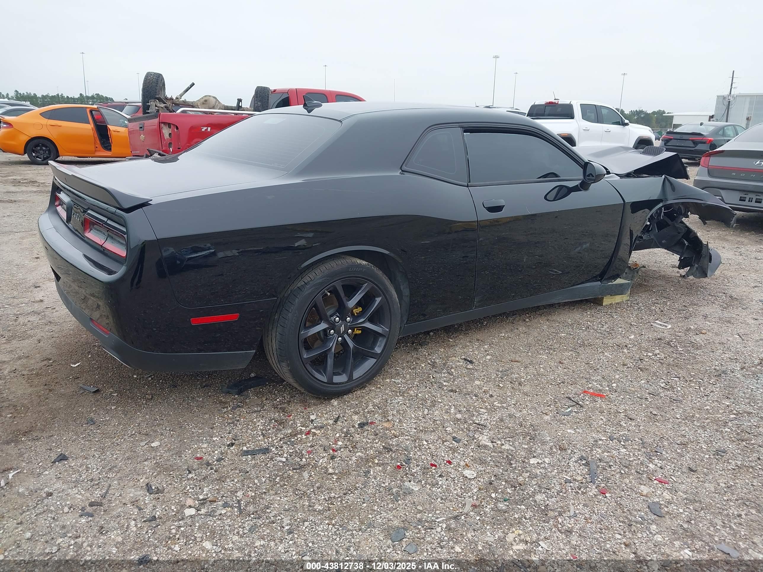 DODGE CHALLENGER image 4