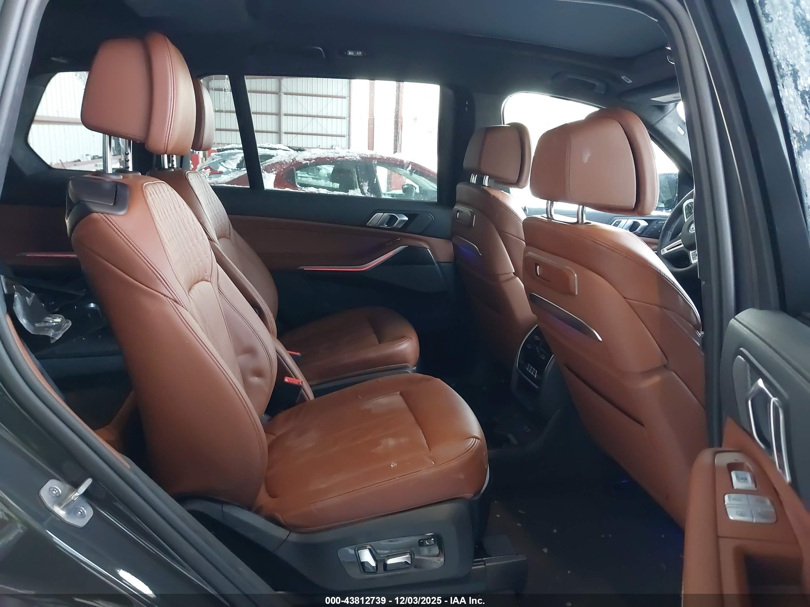 BMW X7 image 8