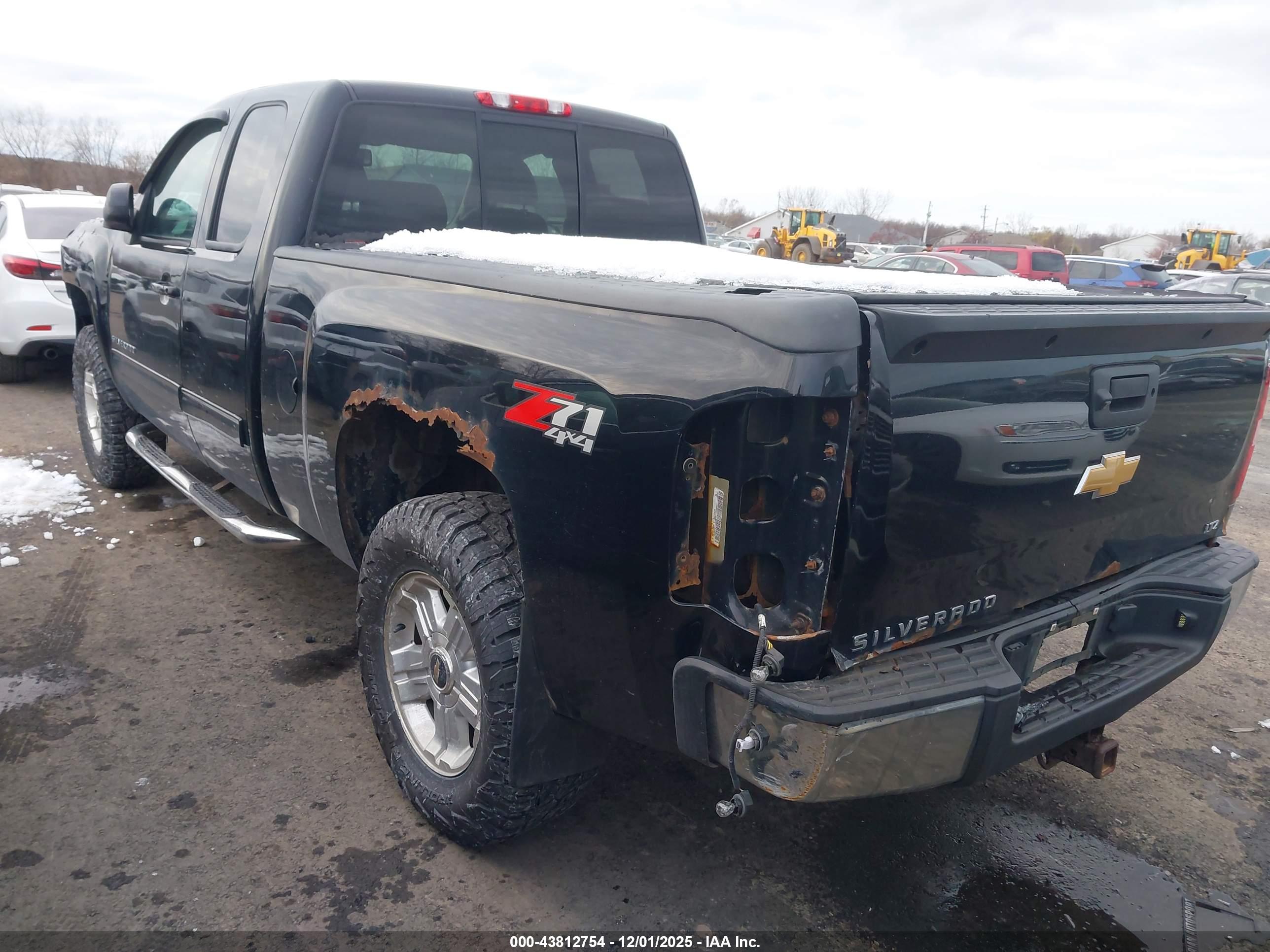 CHEVROLET SILVERADO image 3