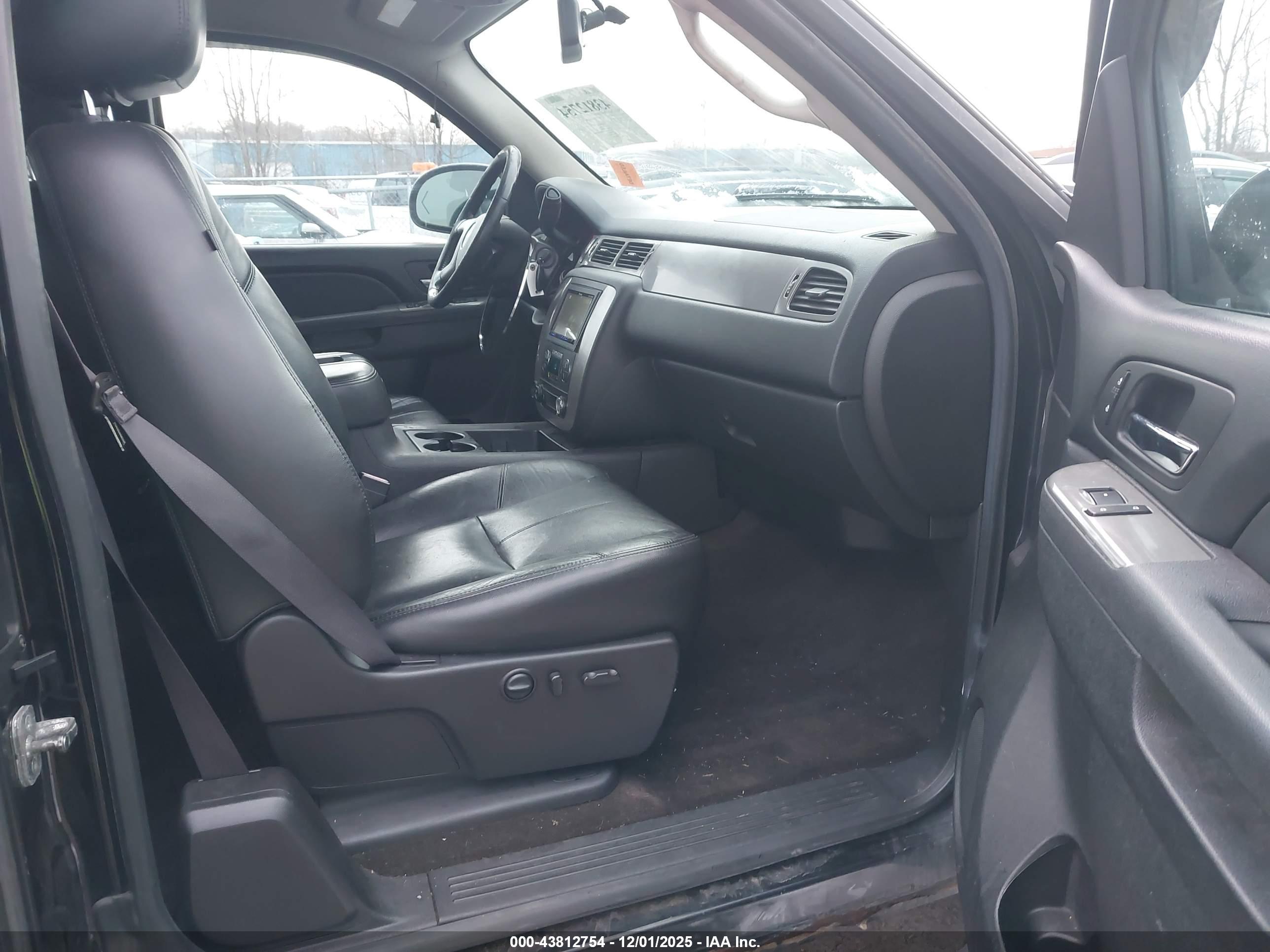 CHEVROLET SILVERADO image 5