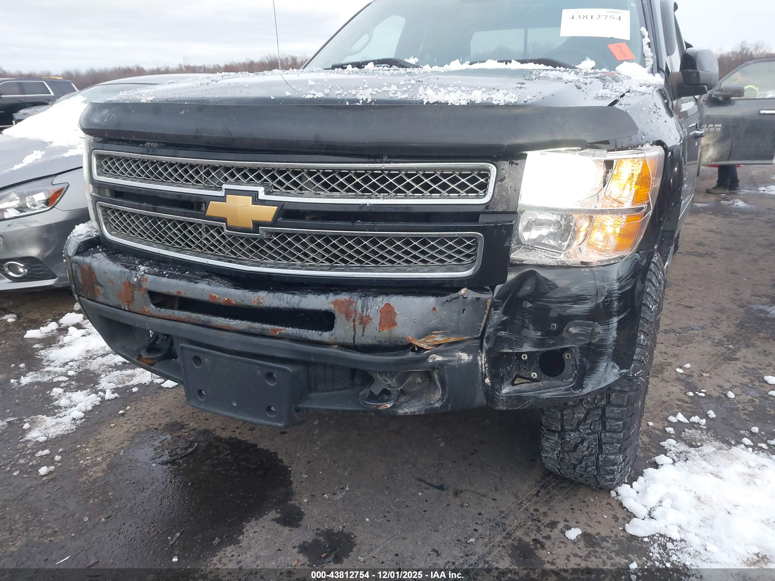 CHEVROLET SILVERADO image 6