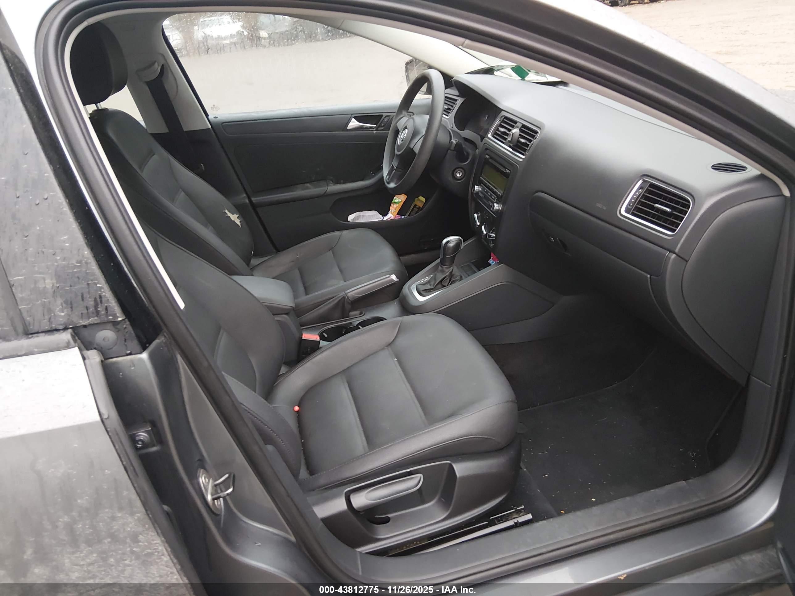 VOLKSWAGEN JETTA image 5