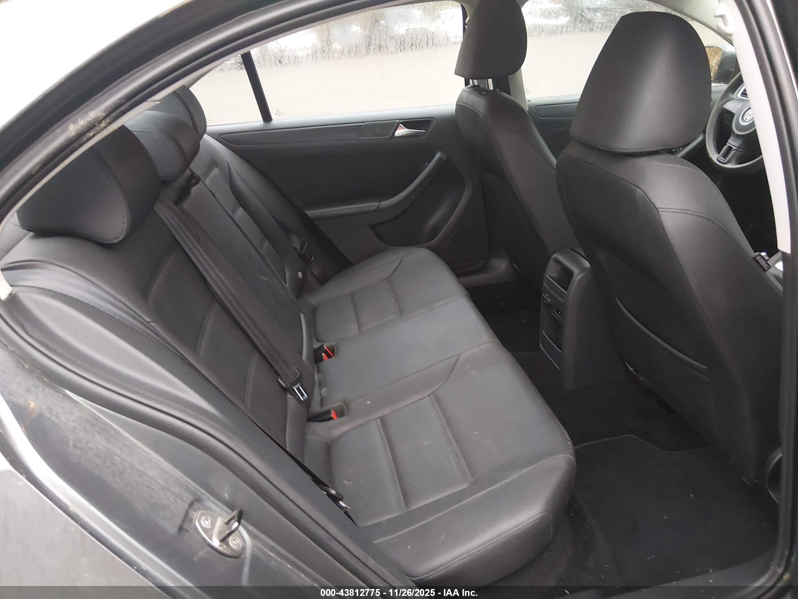VOLKSWAGEN JETTA image 8