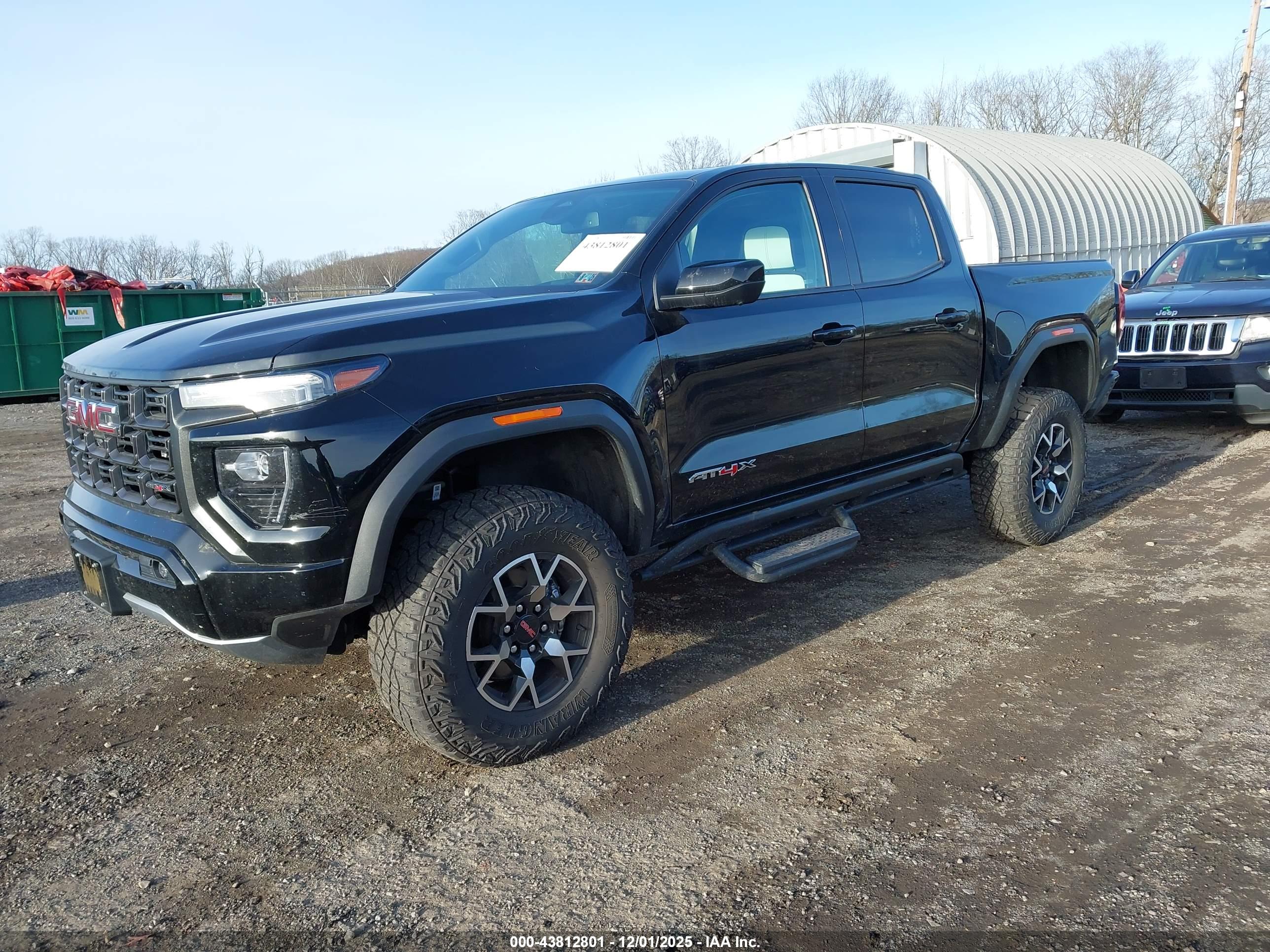 GMC CANYON image 2