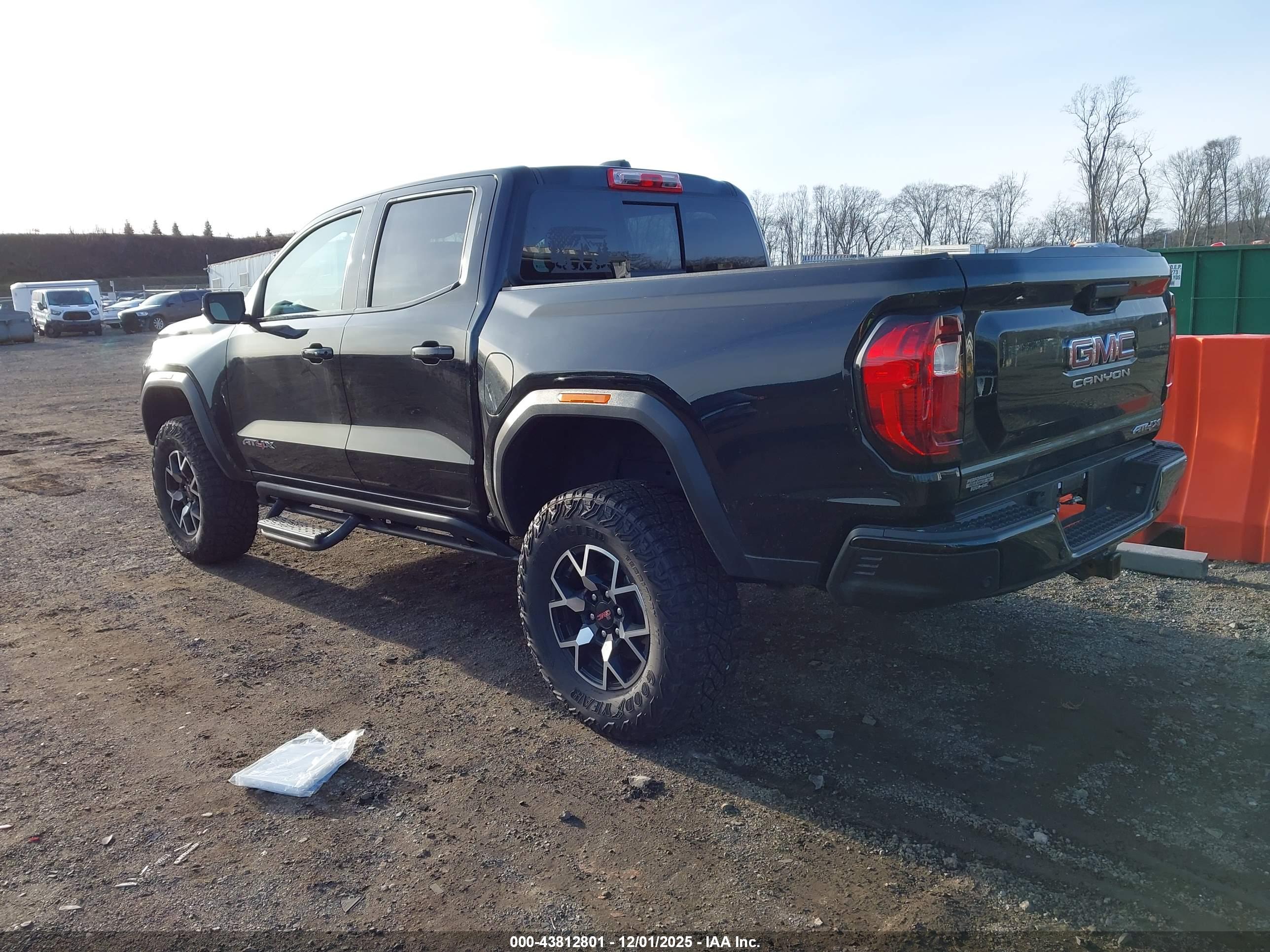 GMC CANYON image 3