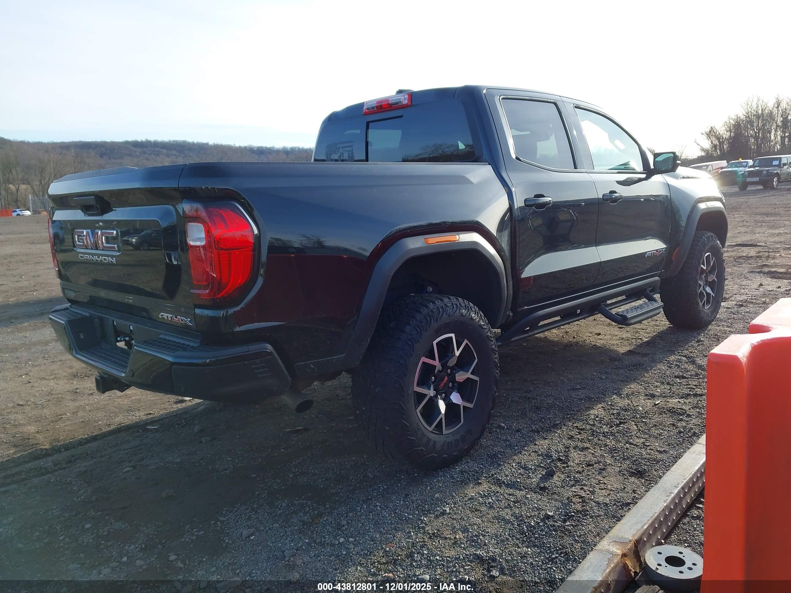 GMC CANYON image 4