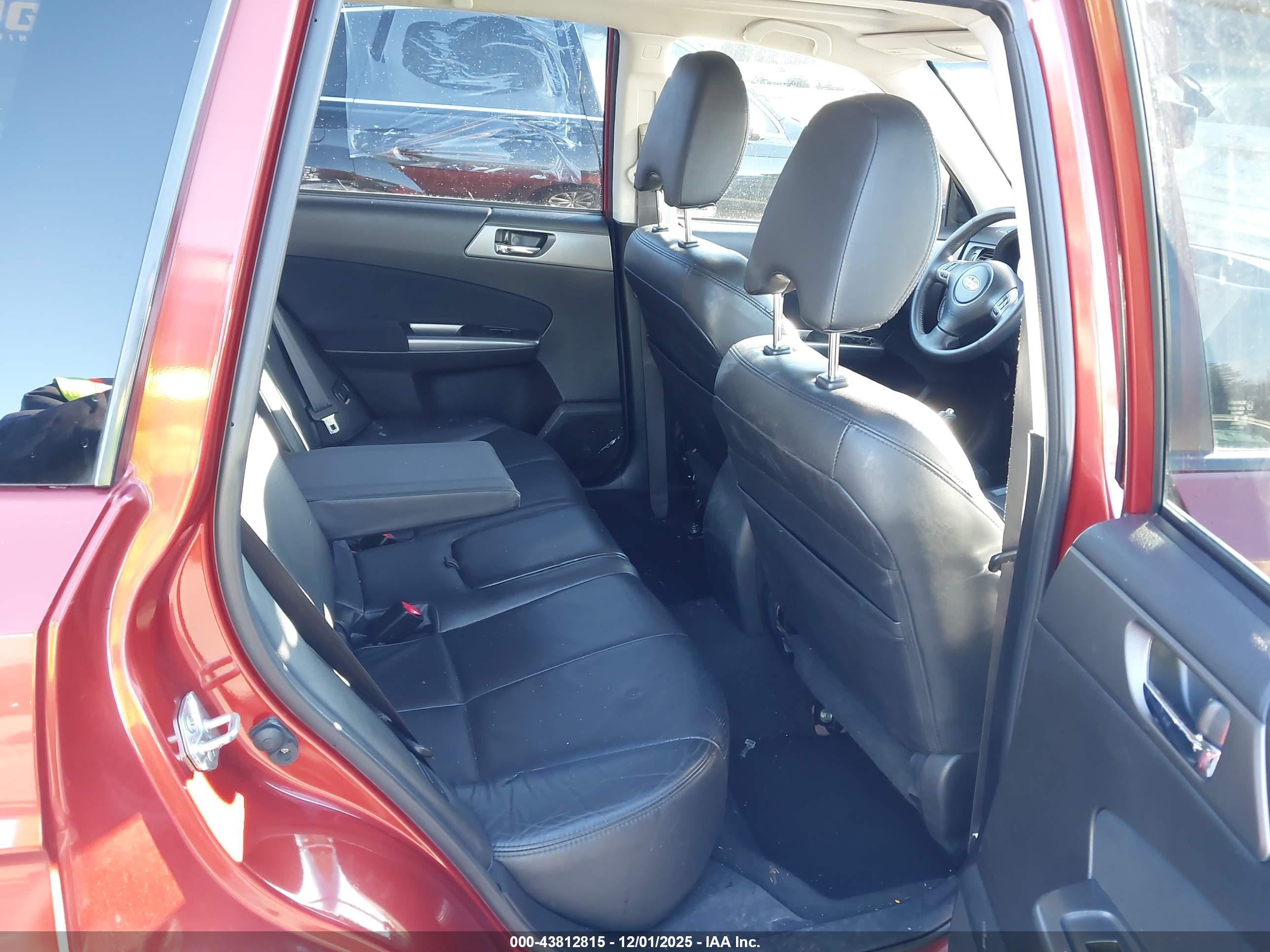 SUBARU FORESTER image 8