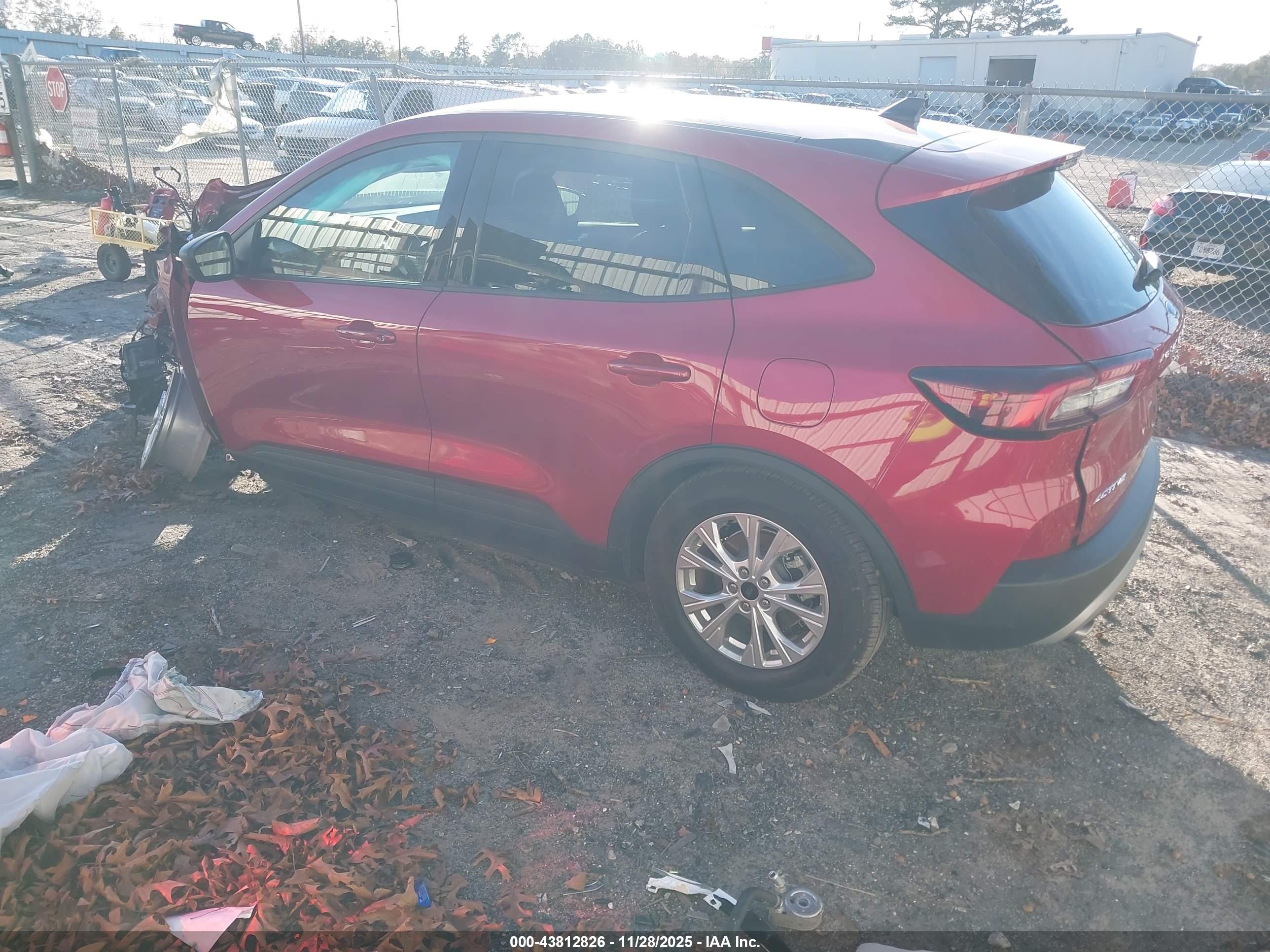 FORD ESCAPE image 3