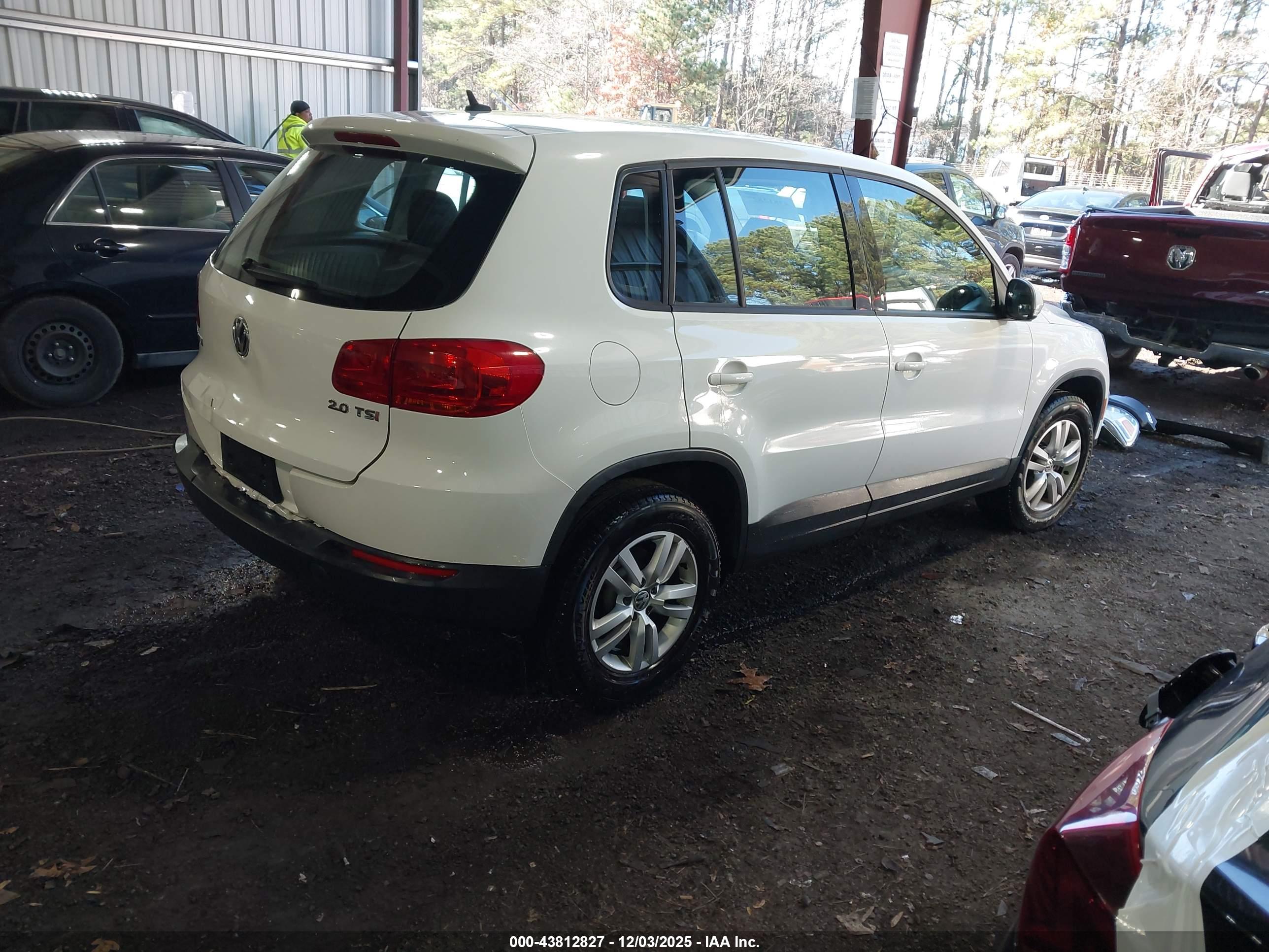 VOLKSWAGEN TIGUAN image 4