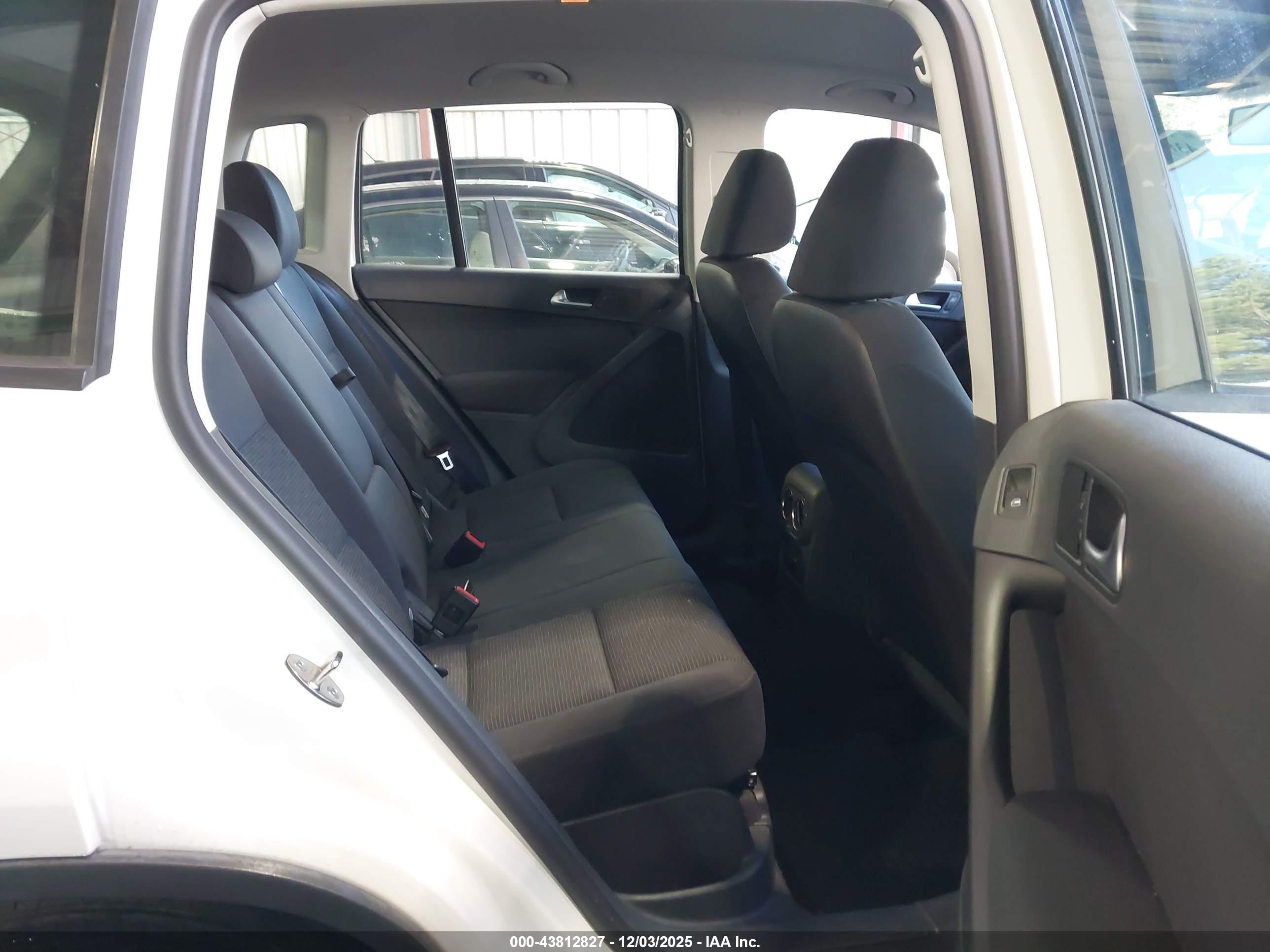 VOLKSWAGEN TIGUAN image 8